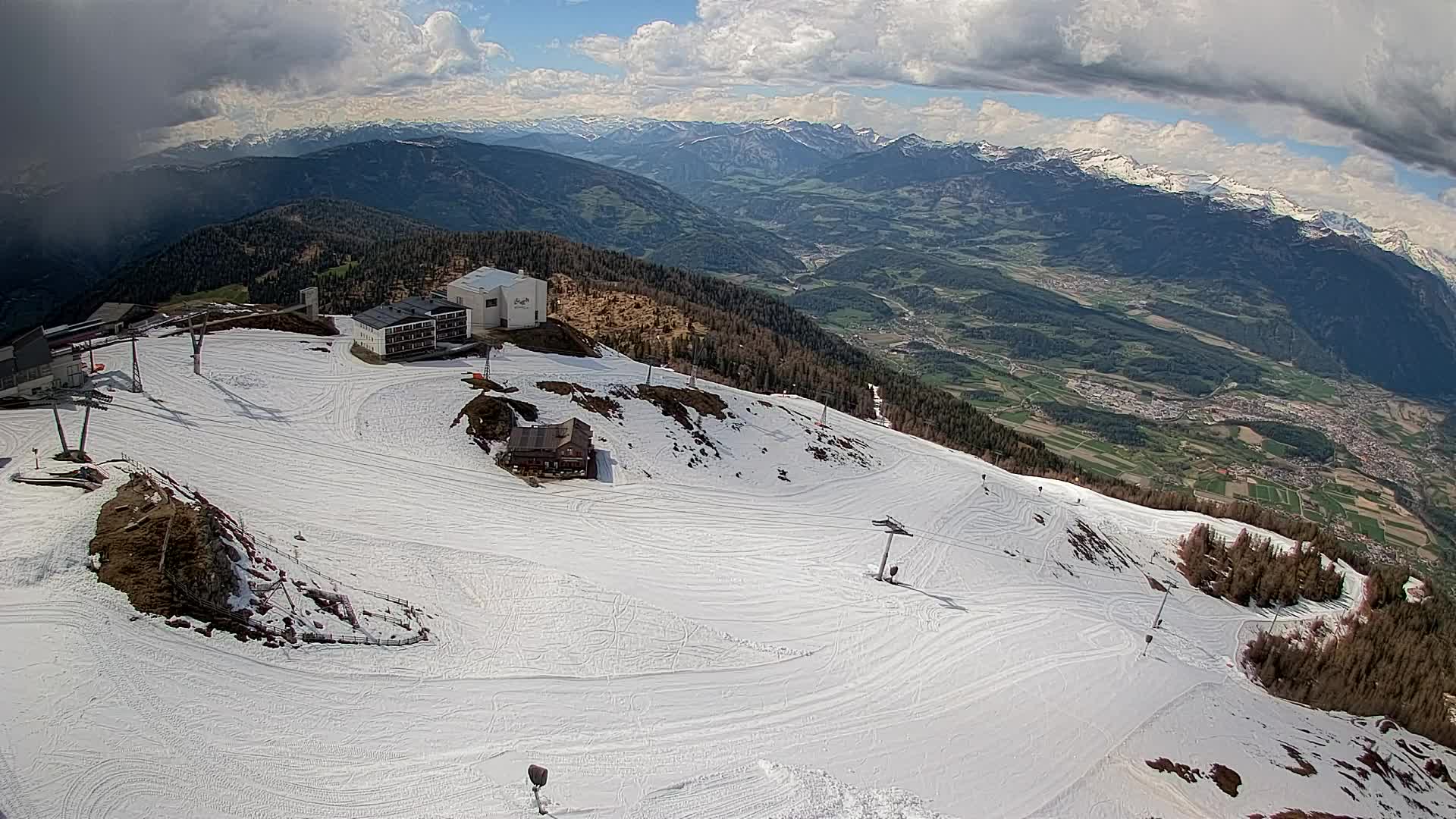 Cima estación de esquí Kronplatz | vista hacia Brunico