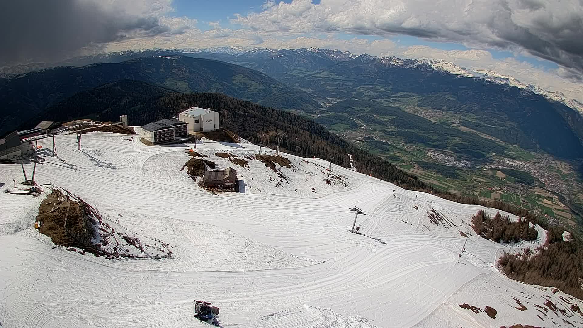Cima estación de esquí Kronplatz | vista hacia Brunico