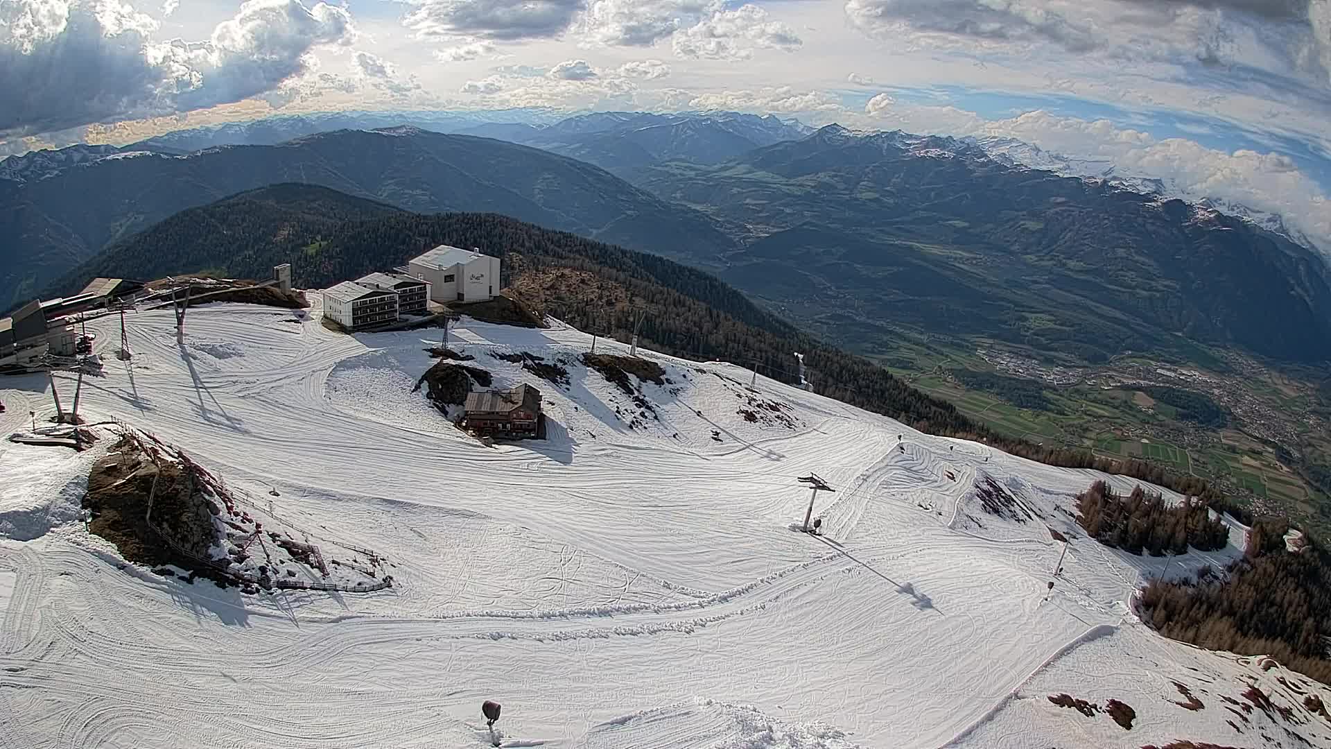 Cima estación de esquí Kronplatz | vista hacia Brunico