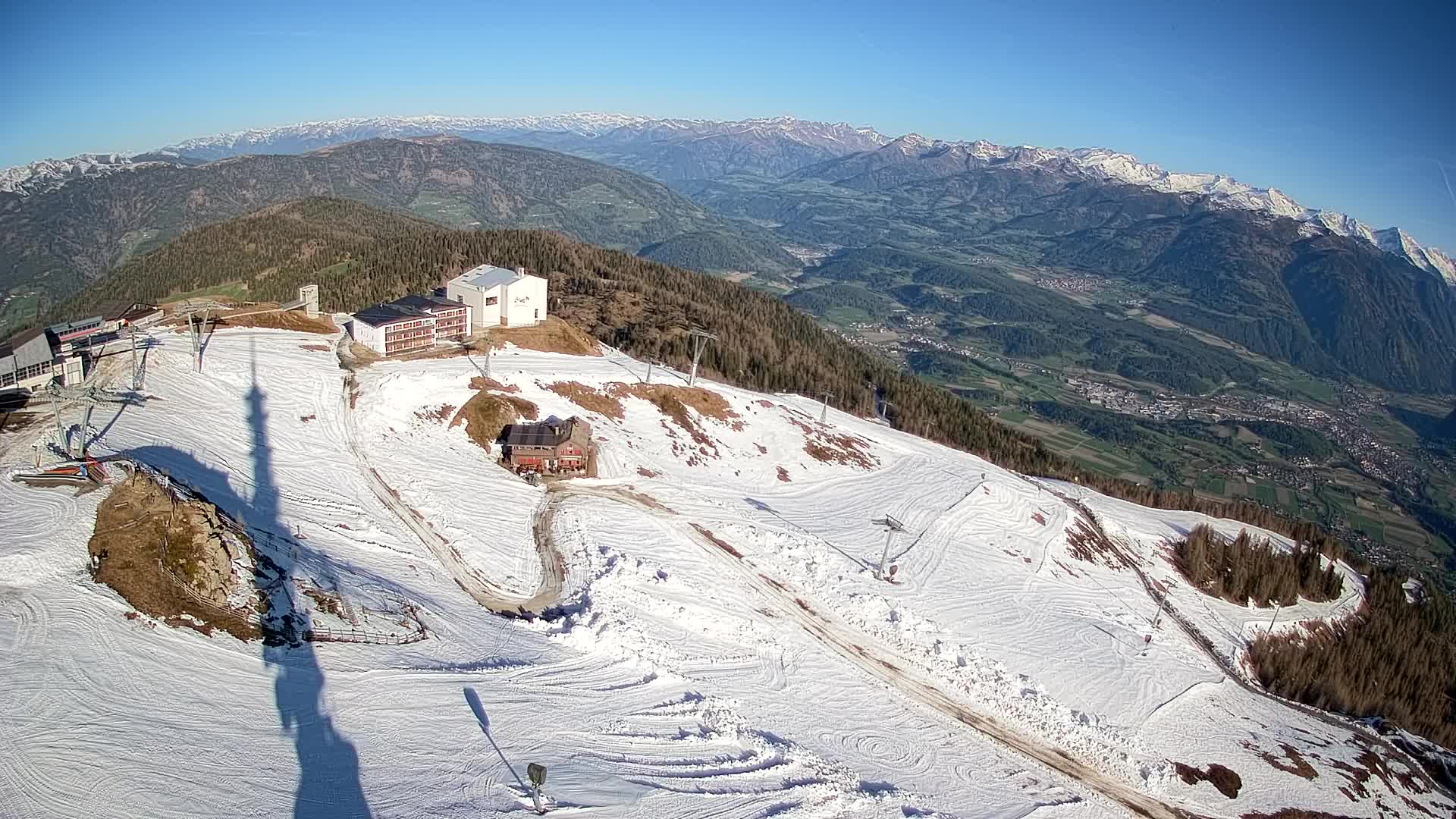 Cima estación de esquí Kronplatz | vista hacia Brunico
