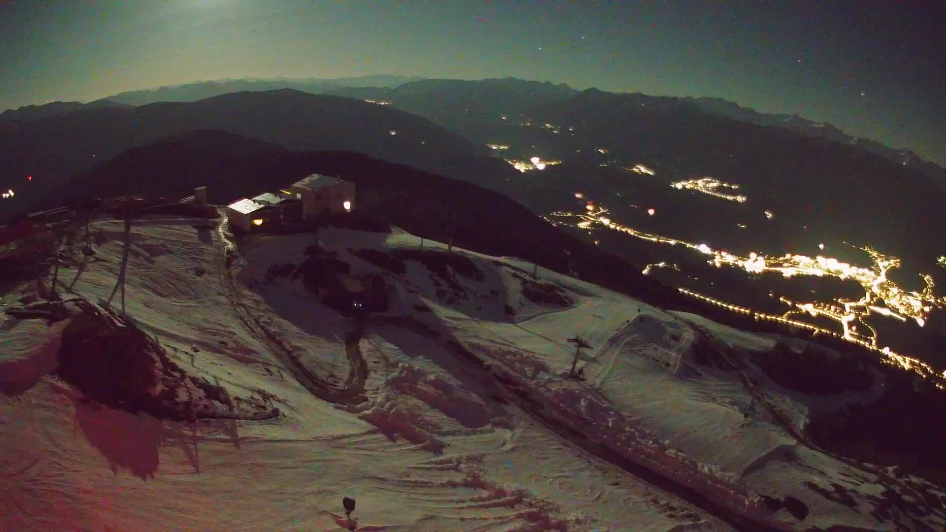 Cima estación de esquí Kronplatz | vista hacia Brunico
