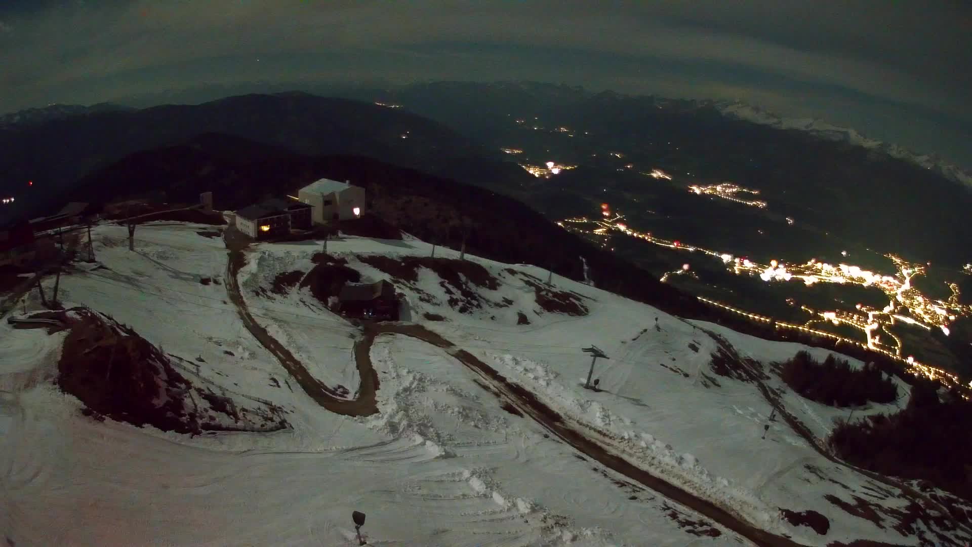 Cima estación de esquí Kronplatz | vista hacia Brunico