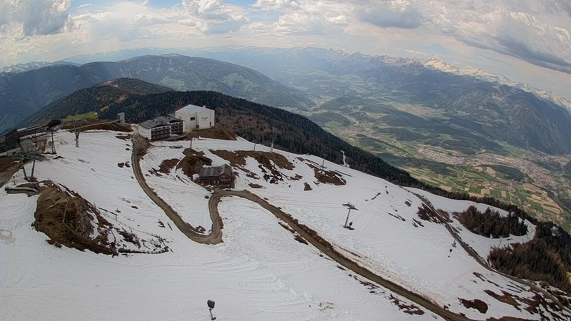 Cima estación de esquí Kronplatz | vista hacia Brunico
