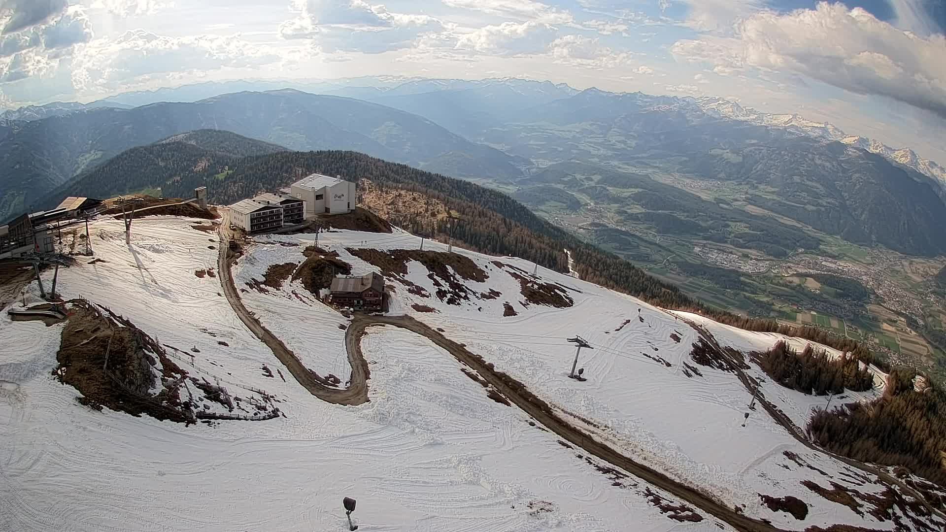 Cima estación de esquí Kronplatz | vista hacia Brunico