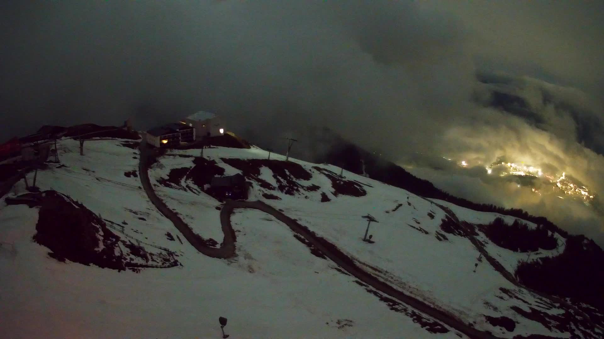 Cima estación de esquí Kronplatz | vista hacia Brunico