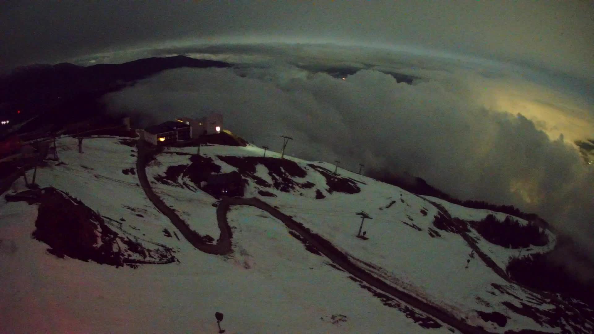 Cima estación de esquí Kronplatz | vista hacia Brunico