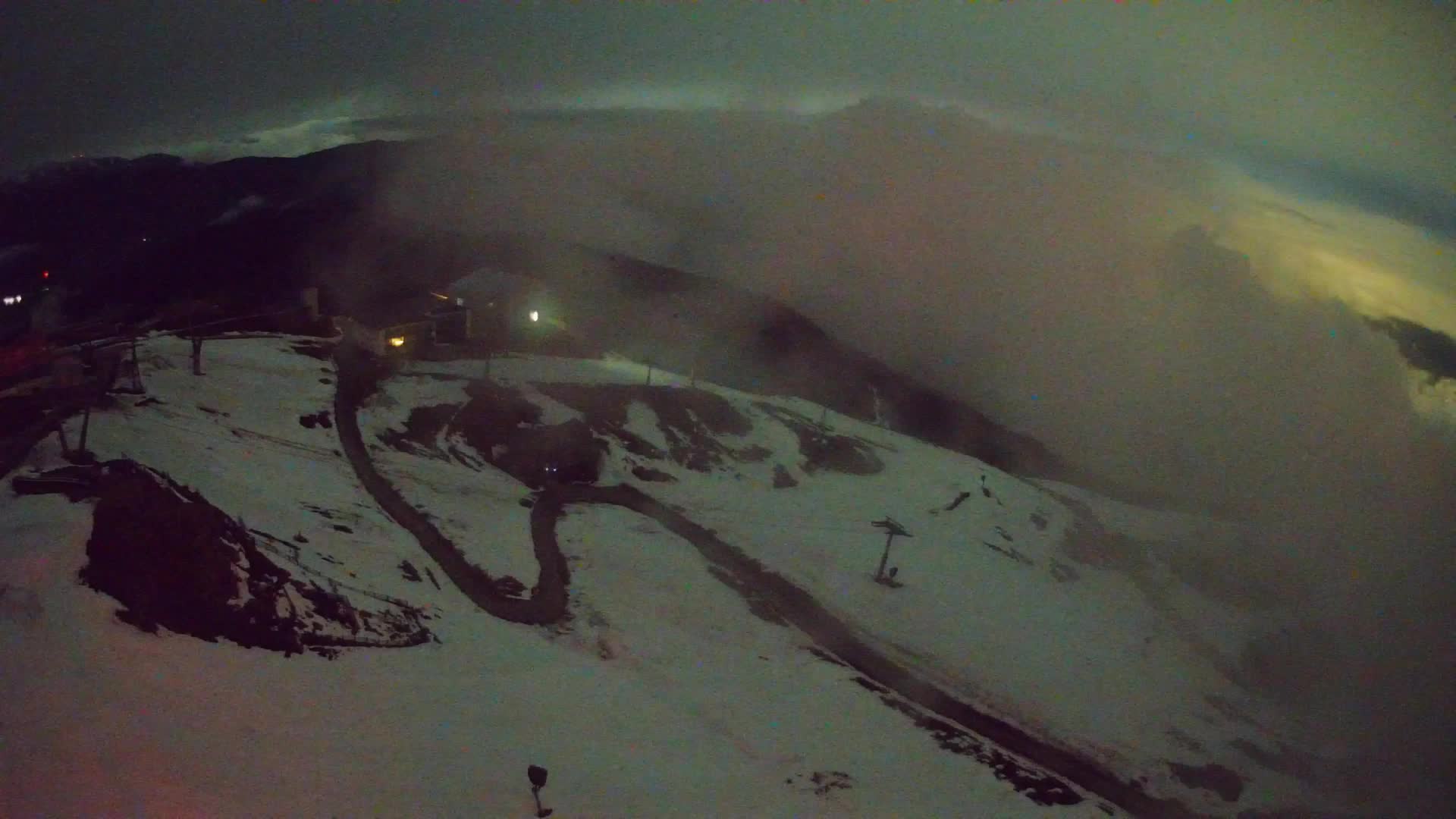 Cima estación de esquí Kronplatz | vista hacia Brunico