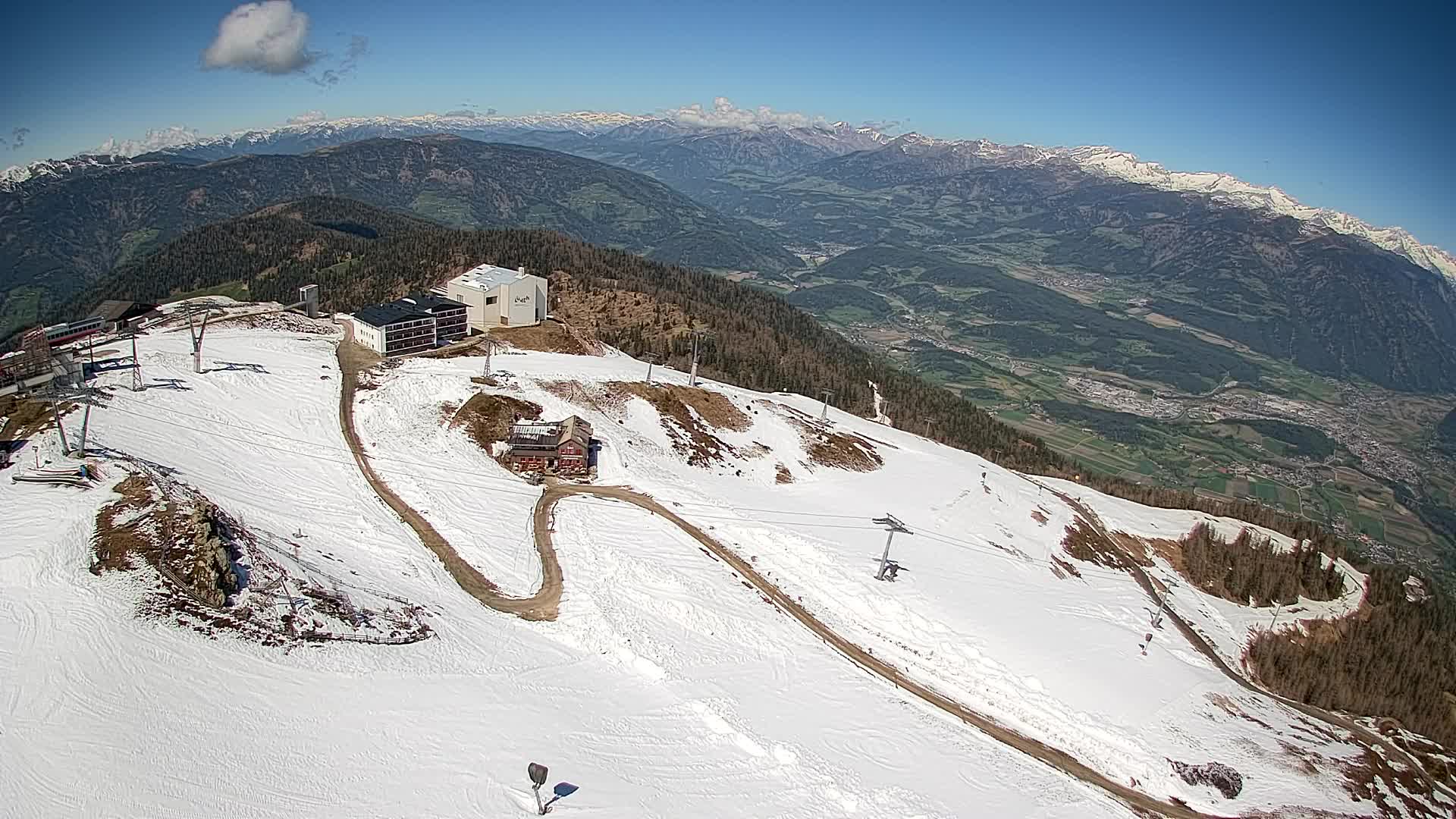 Cima estación de esquí Kronplatz | vista hacia Brunico