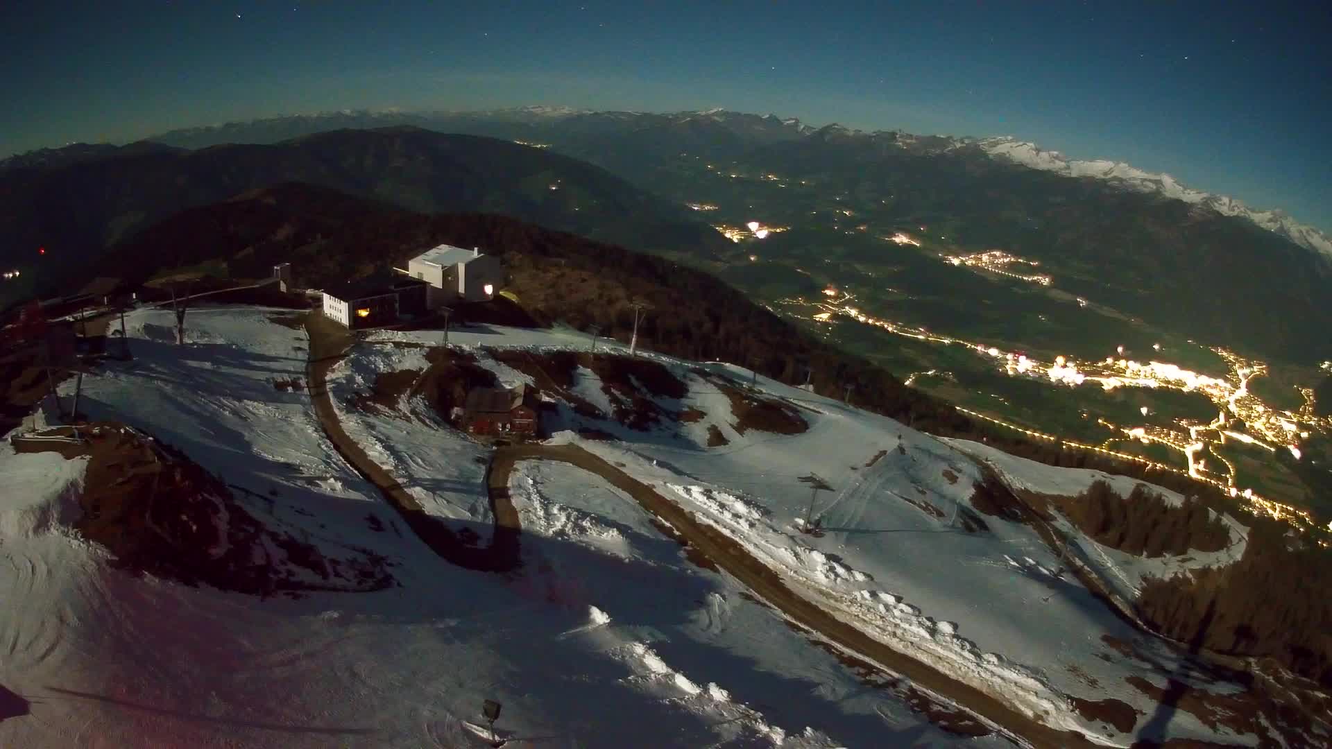 Cima estación de esquí Kronplatz | vista hacia Brunico