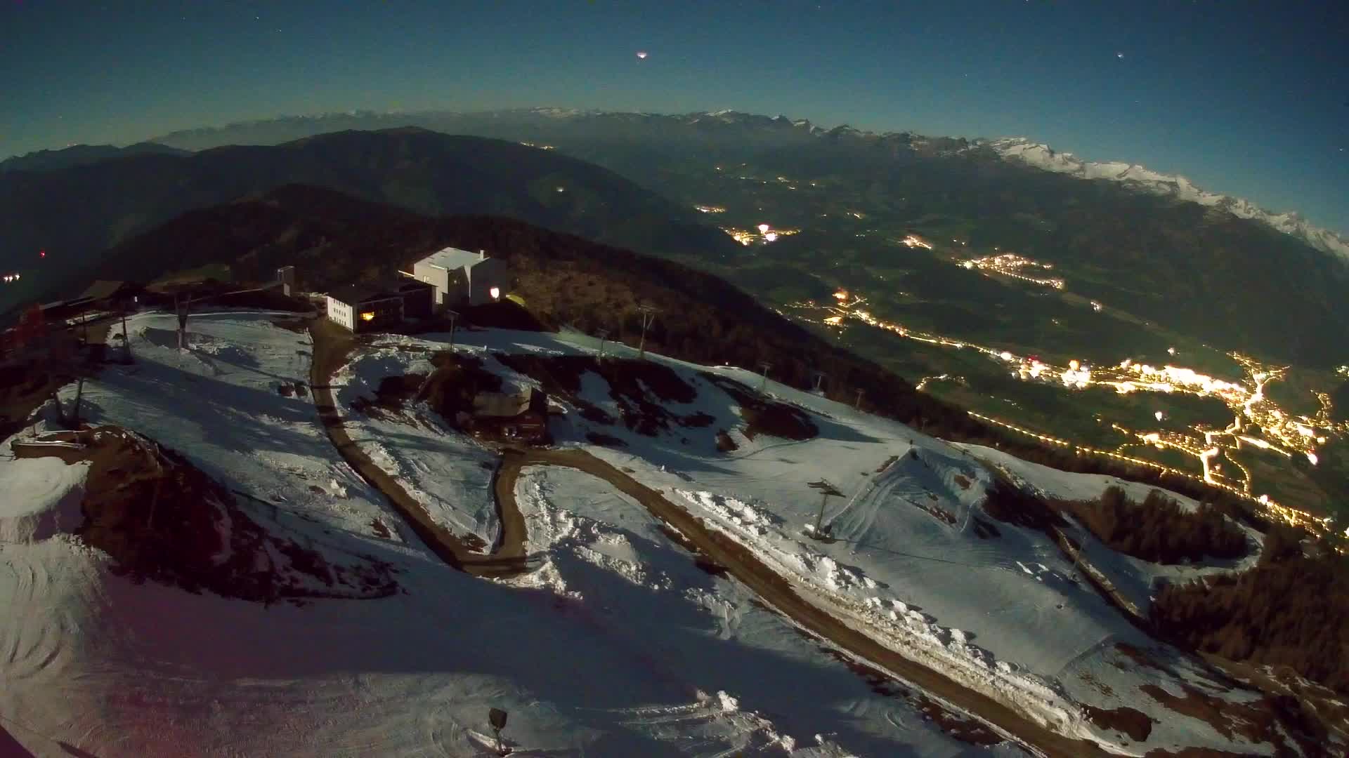Cima estación de esquí Kronplatz | vista hacia Brunico