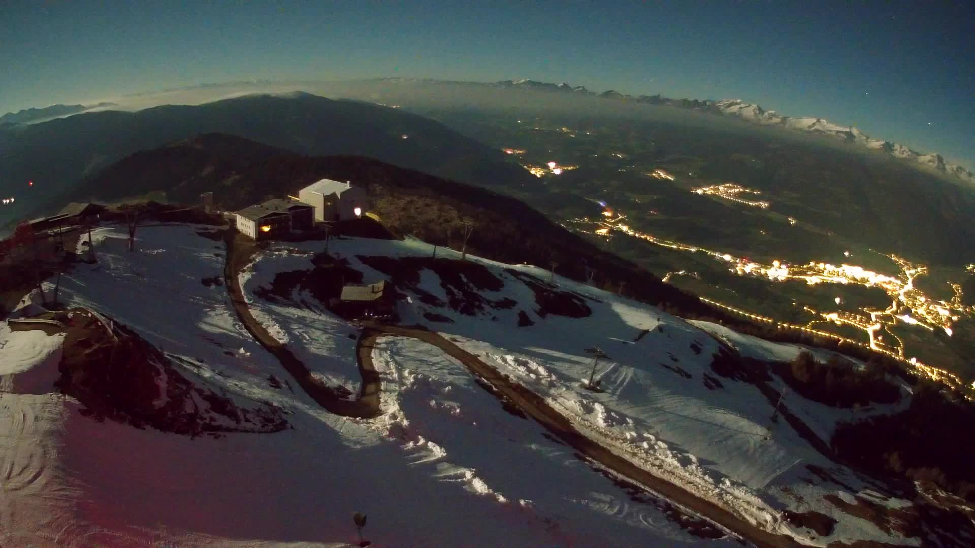 Cima estación de esquí Kronplatz | vista hacia Brunico