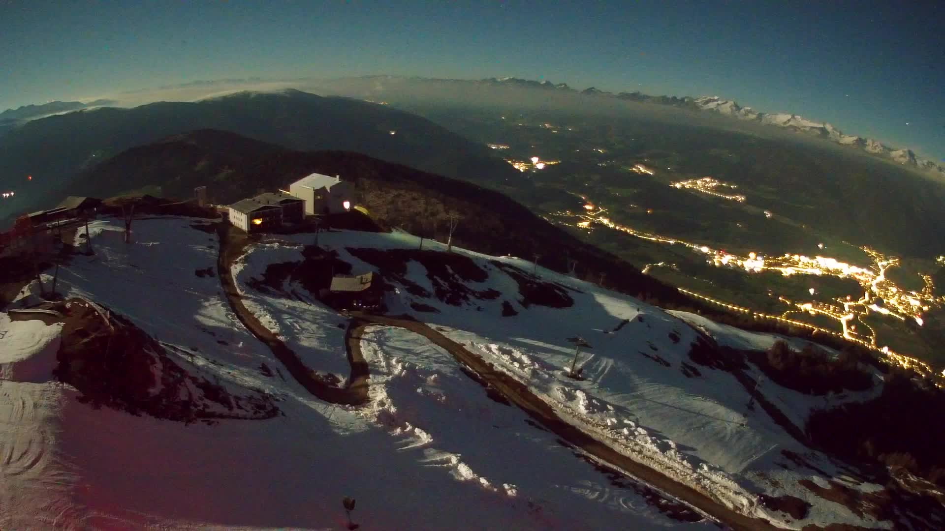 Cima estación de esquí Kronplatz | vista hacia Brunico