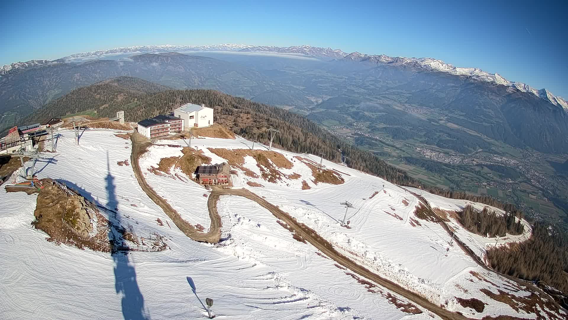 Cima estación de esquí Kronplatz | vista hacia Brunico