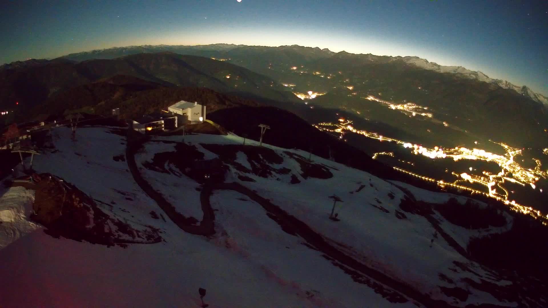 Cima estación de esquí Kronplatz | vista hacia Brunico