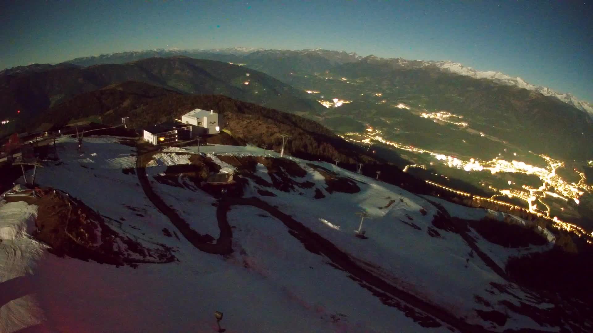 Cima estación de esquí Kronplatz | vista hacia Brunico