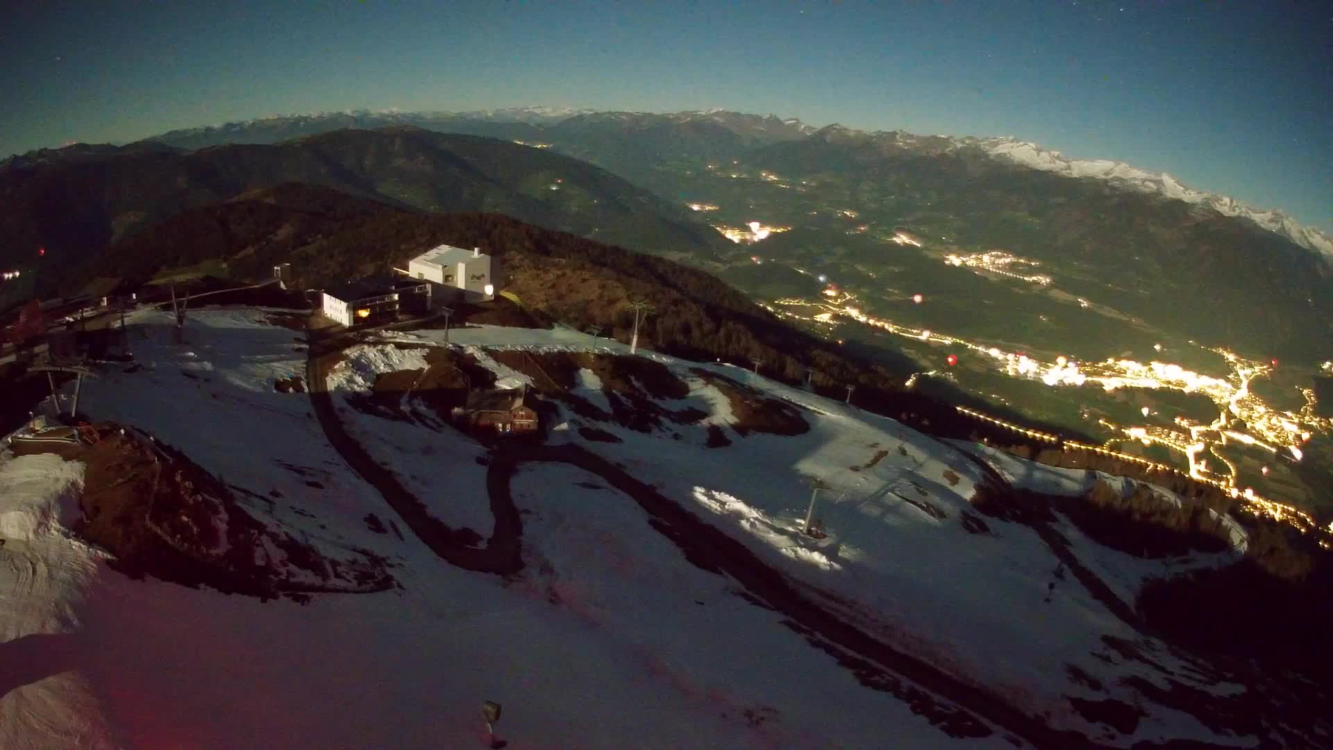 Cima estación de esquí Kronplatz | vista hacia Brunico