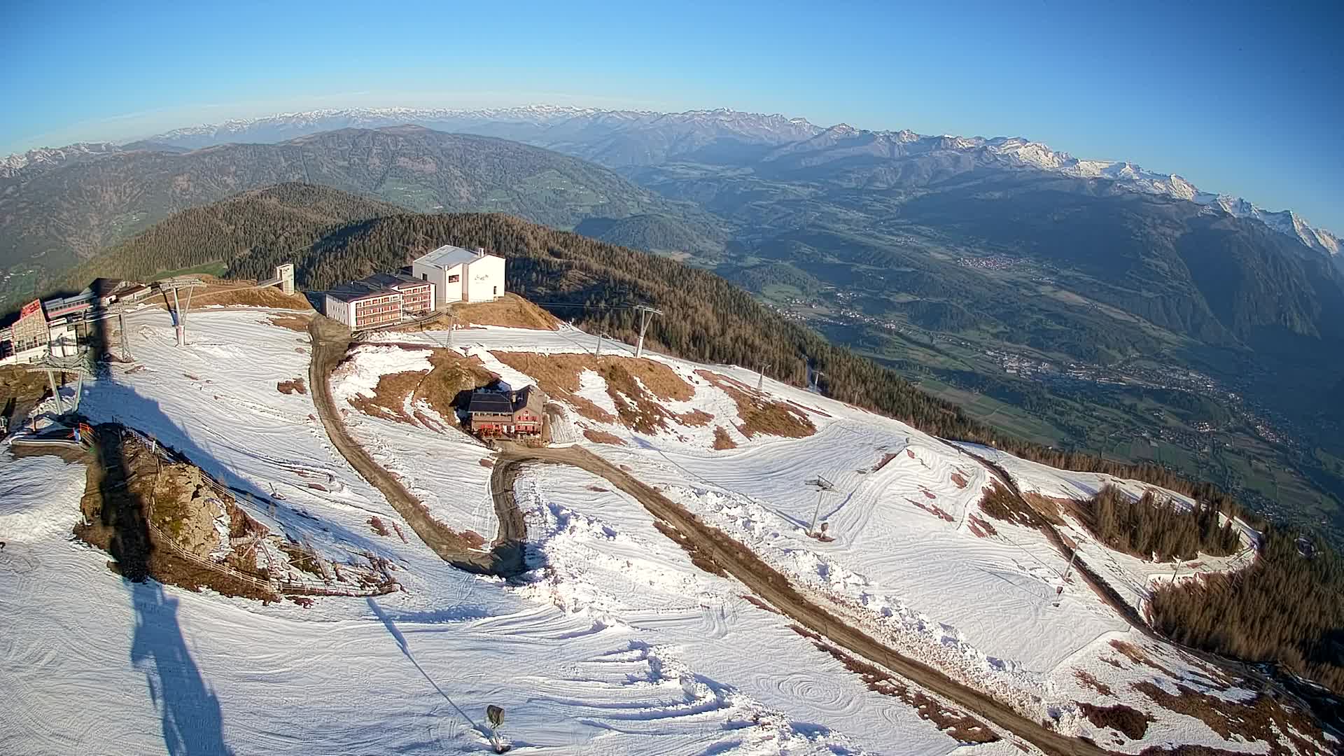 Cima estación de esquí Kronplatz | vista hacia Brunico