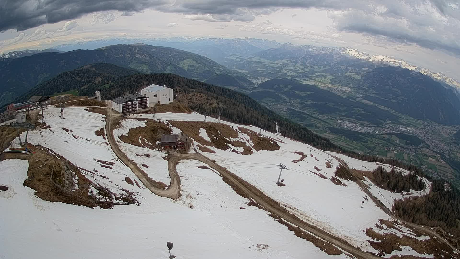 Cima estación de esquí Kronplatz | vista hacia Brunico