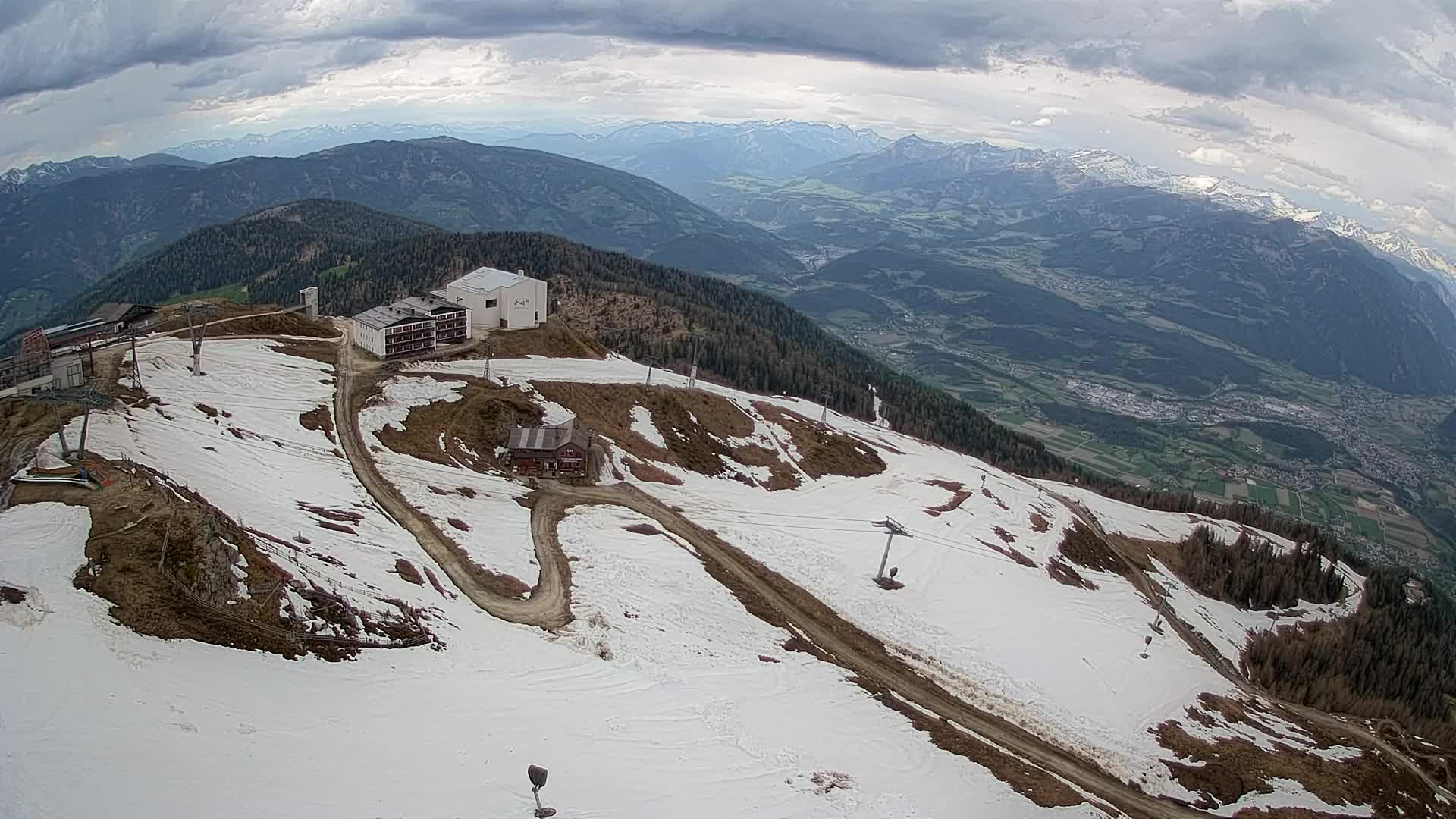 Cima estación de esquí Kronplatz | vista hacia Brunico