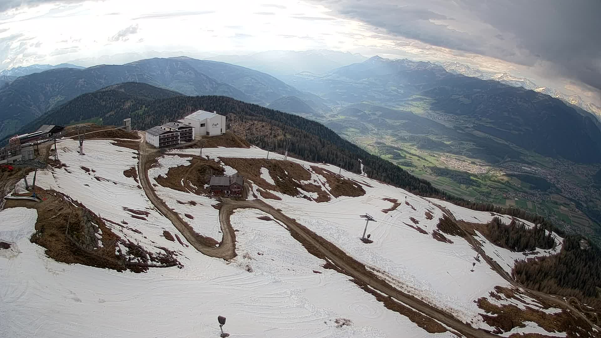 Cima estación de esquí Kronplatz | vista hacia Brunico