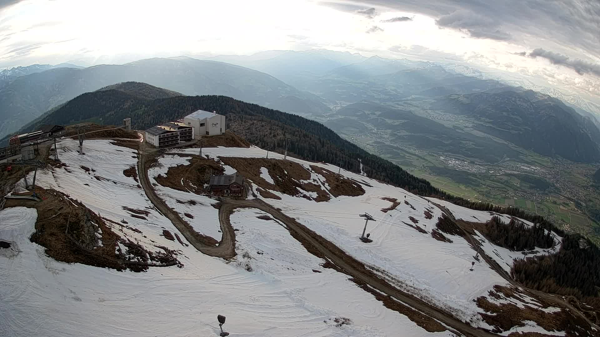 Cima estación de esquí Kronplatz | vista hacia Brunico