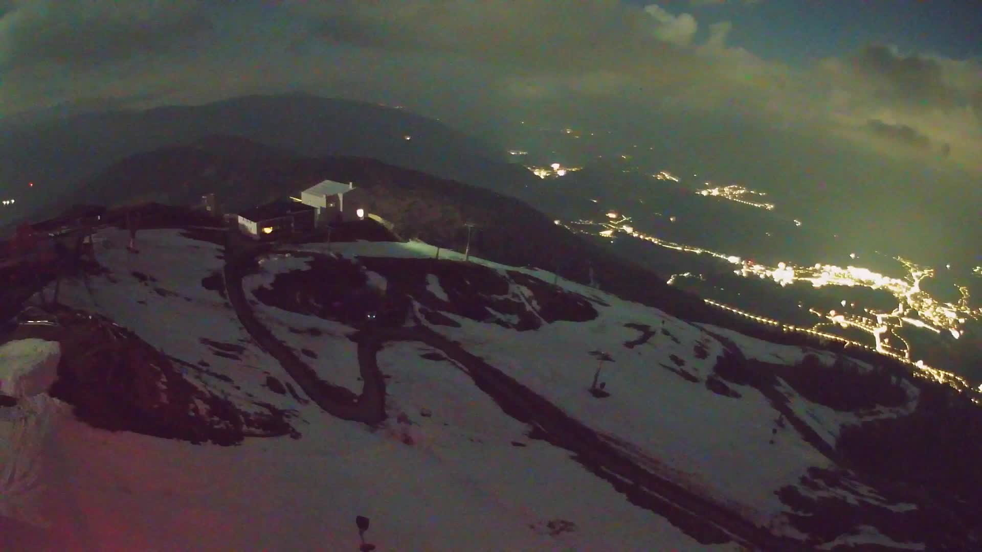 Cima estación de esquí Kronplatz | vista hacia Brunico