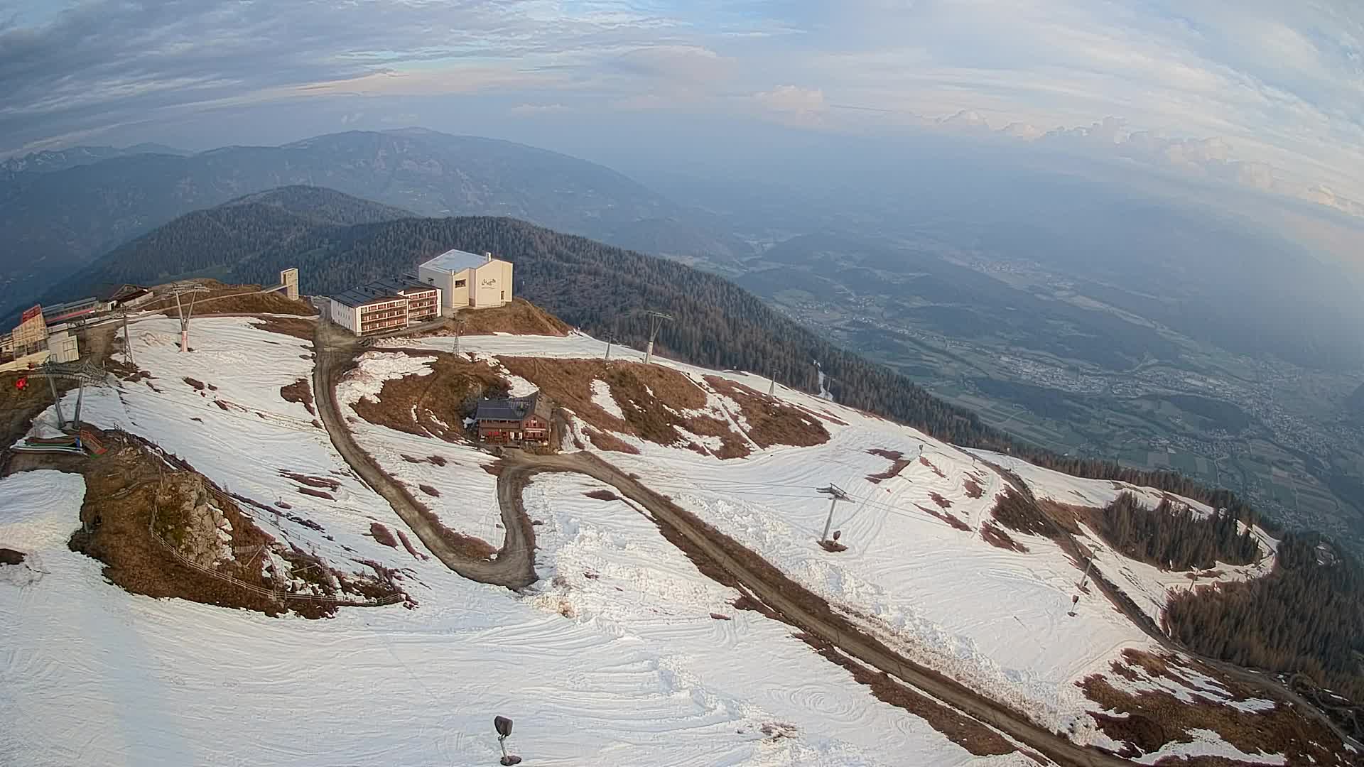 Cima estación de esquí Kronplatz | vista hacia Brunico