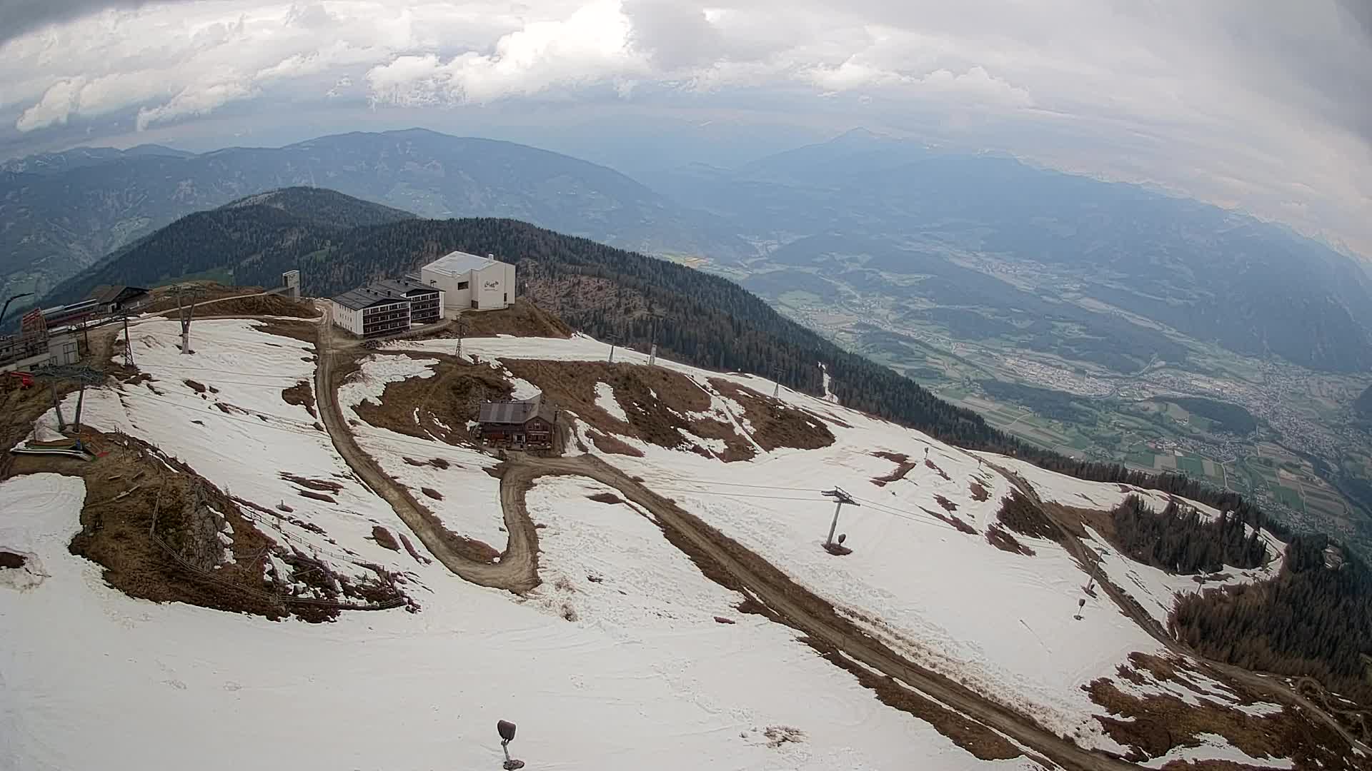 Cima estación de esquí Kronplatz | vista hacia Brunico