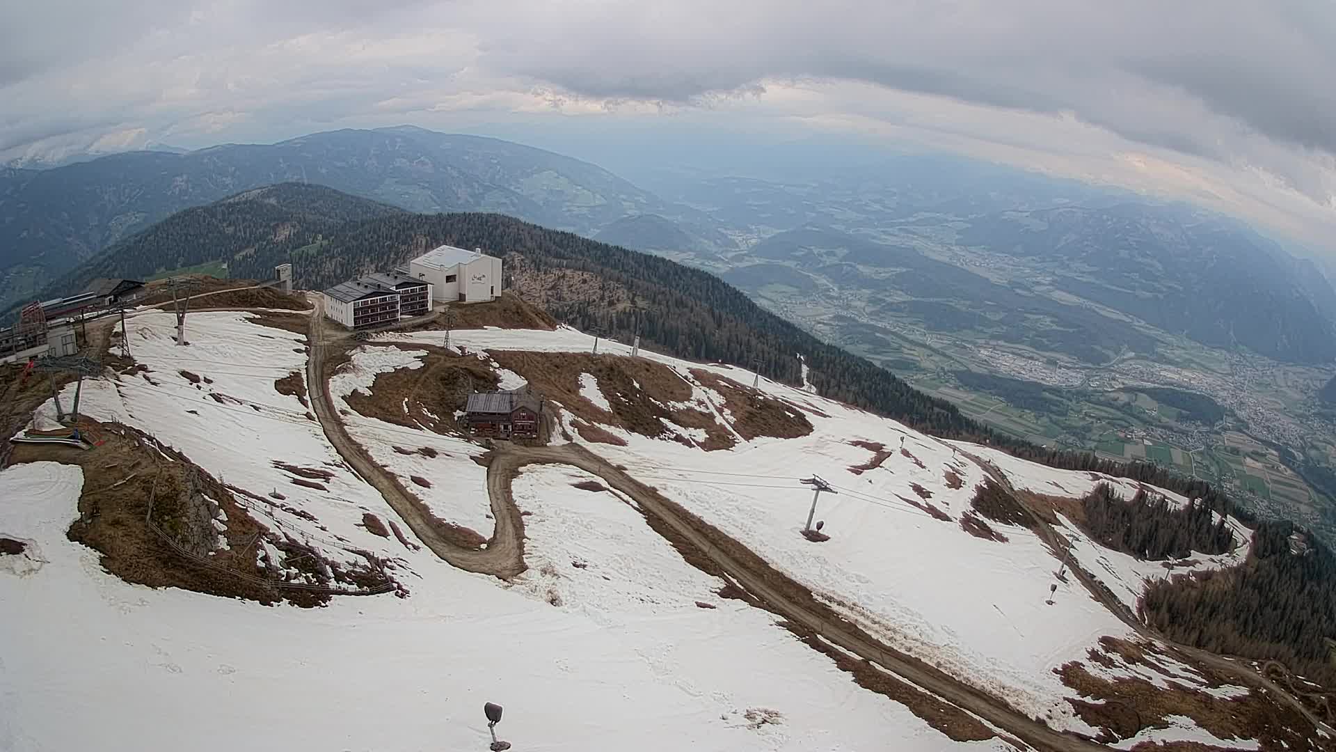 Cima estación de esquí Kronplatz | vista hacia Brunico