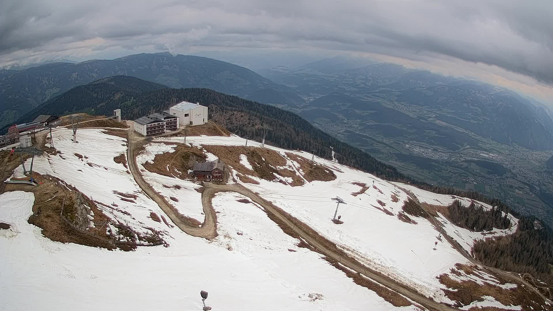 Cima estación de esquí Kronplatz | vista hacia Brunico