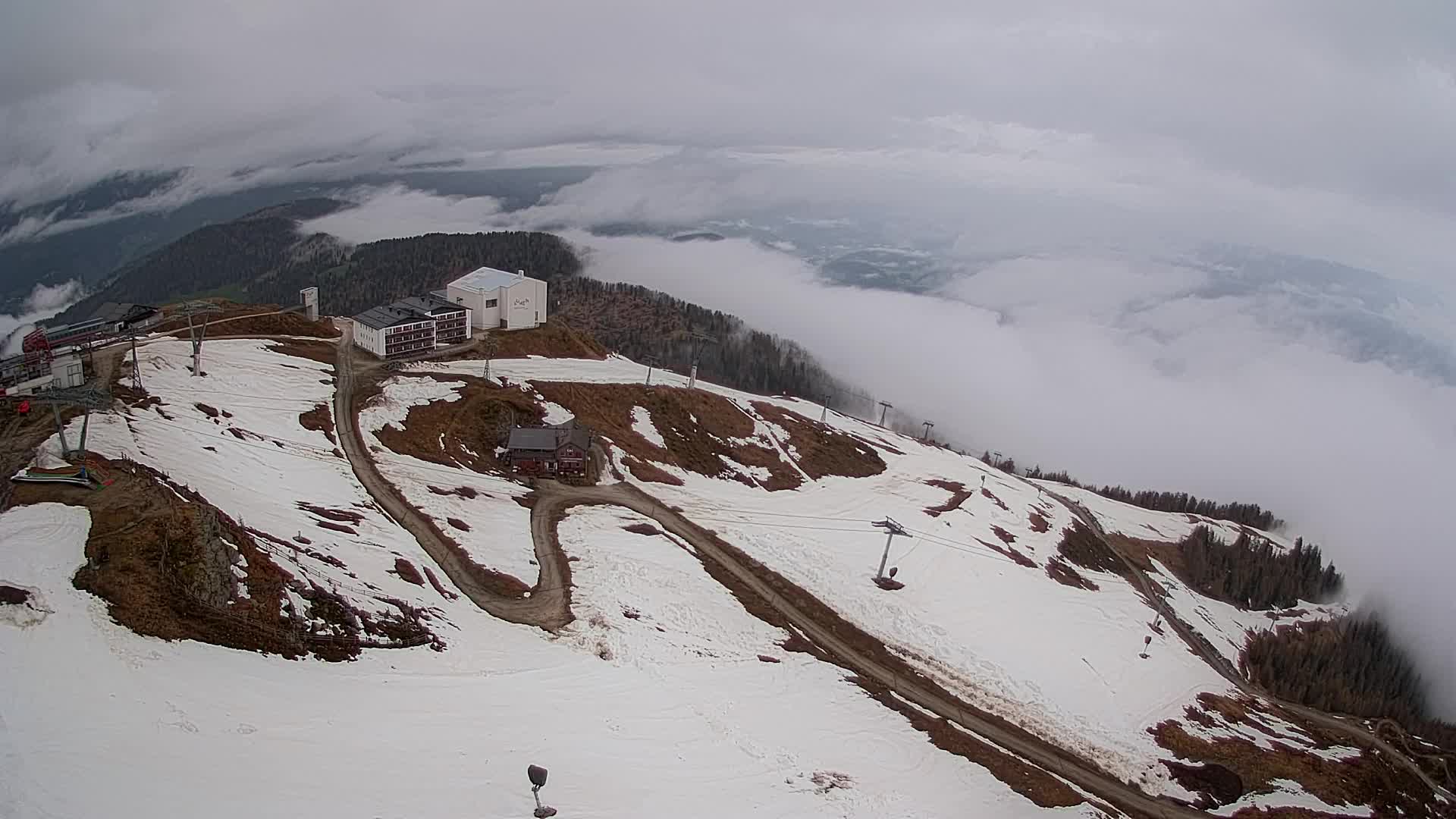 Cima estación de esquí Kronplatz | vista hacia Brunico