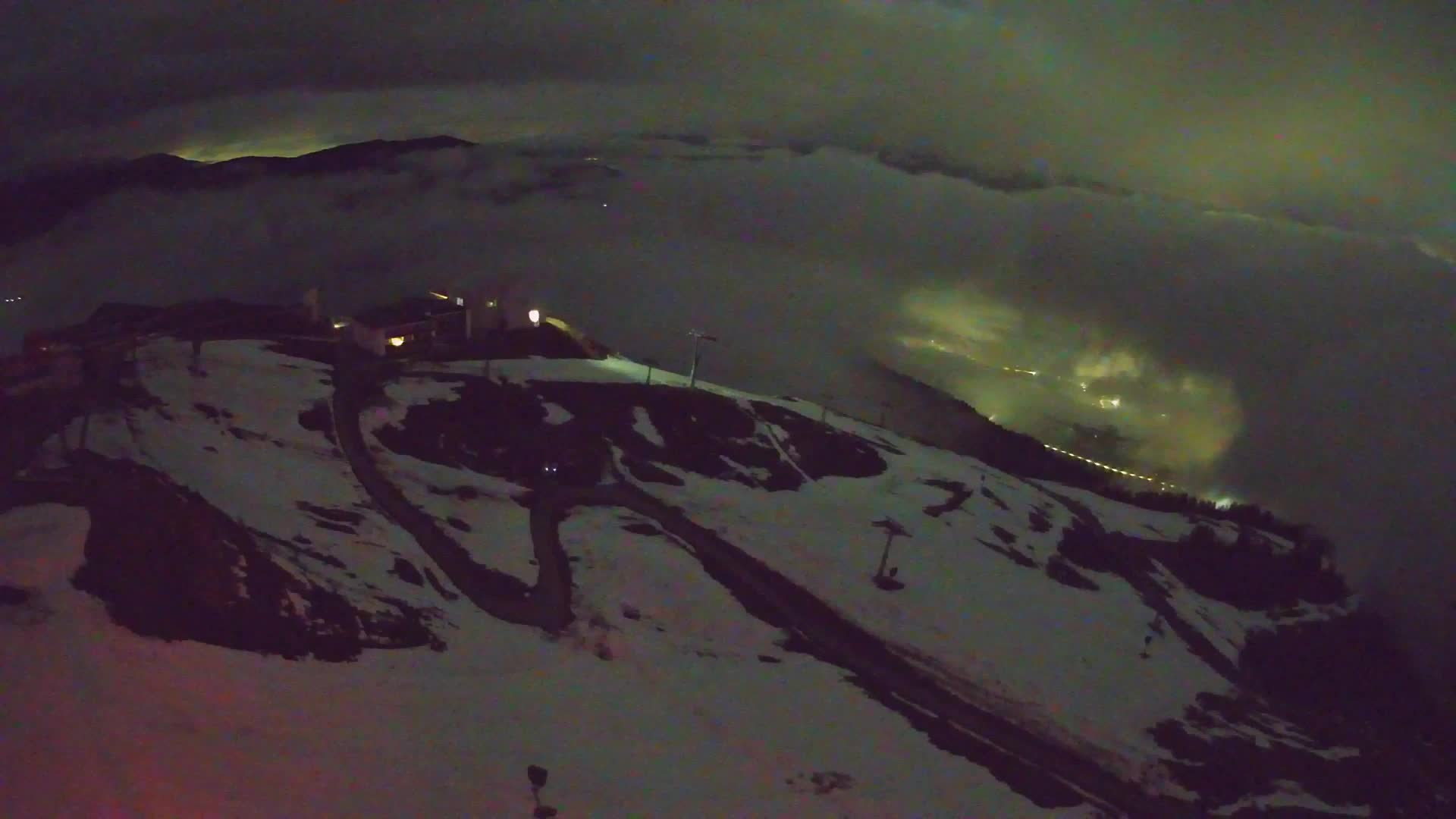 Cima estación de esquí Kronplatz | vista hacia Brunico