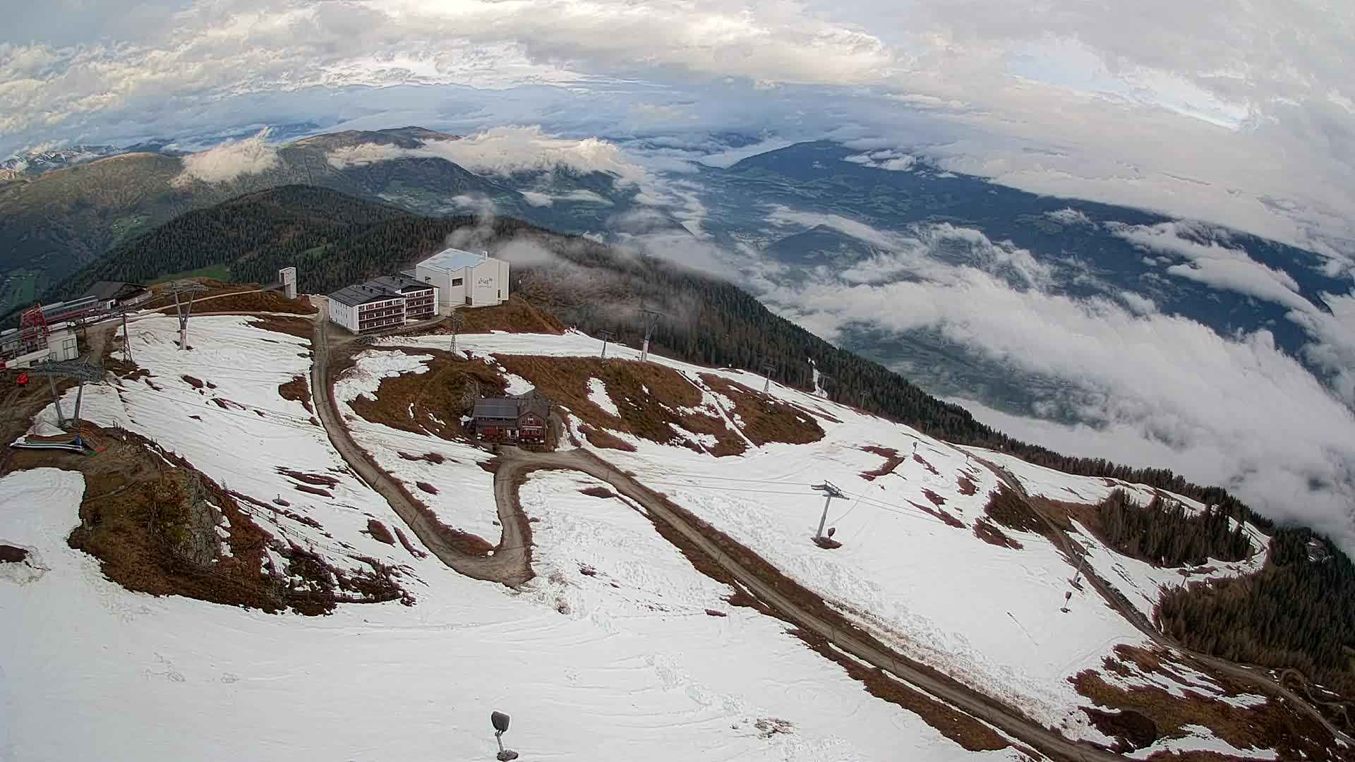 Cima estación de esquí Kronplatz | vista hacia Brunico