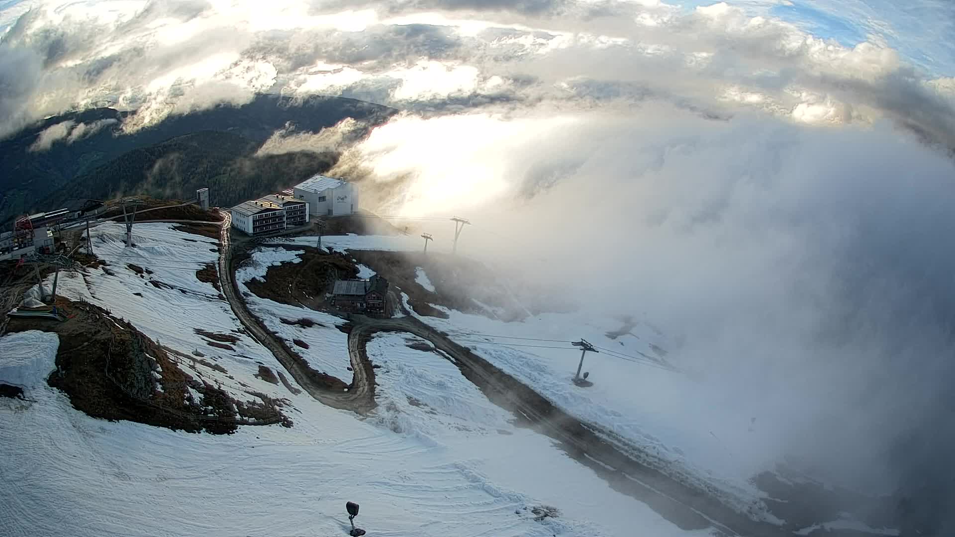 Cima estación de esquí Kronplatz | vista hacia Brunico