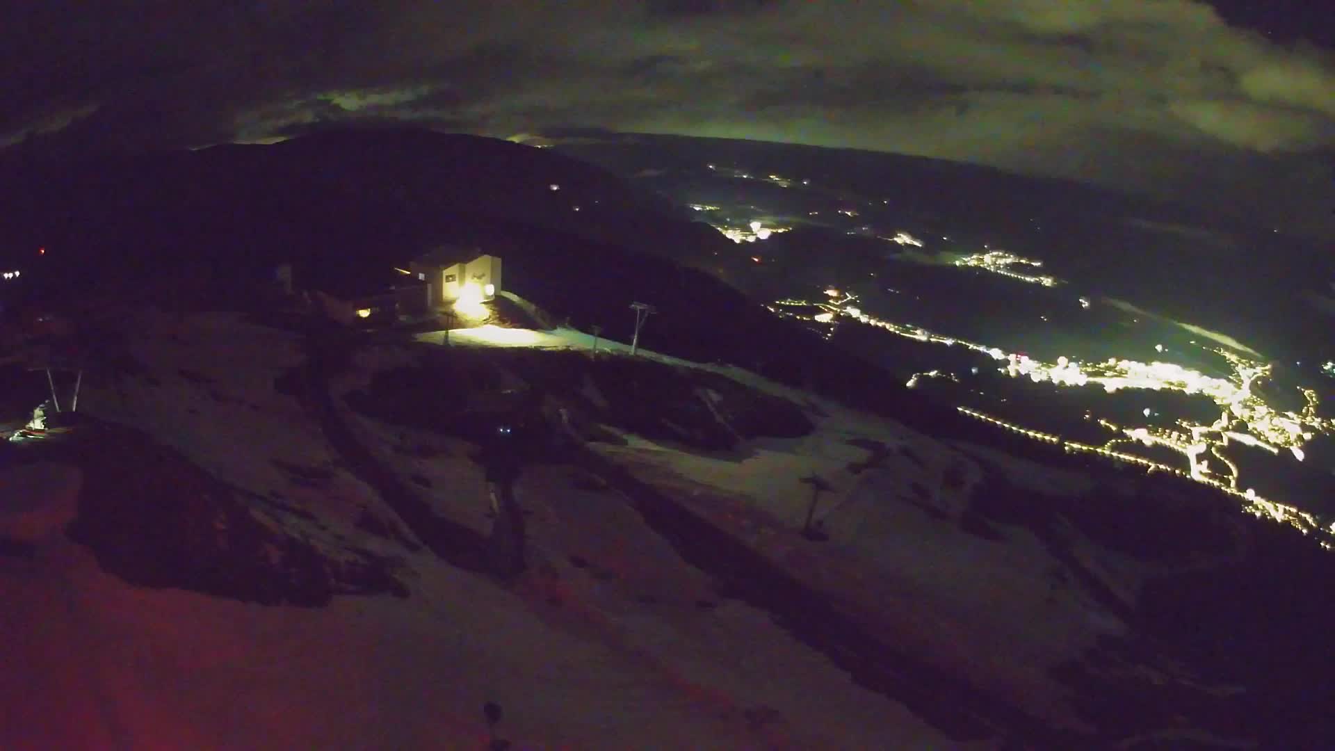 Cima estación de esquí Kronplatz | vista hacia Brunico
