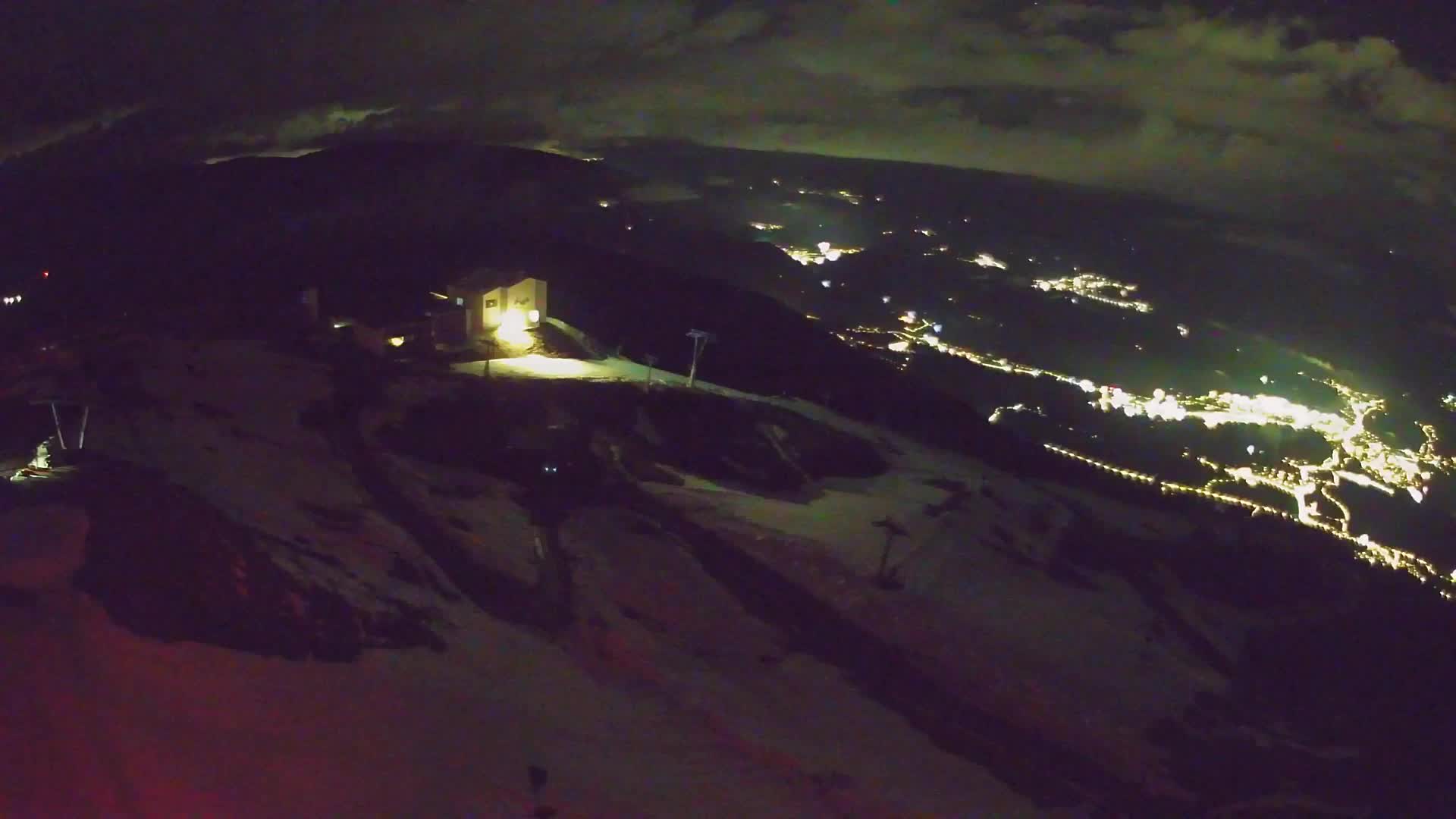 Cima estación de esquí Kronplatz | vista hacia Brunico