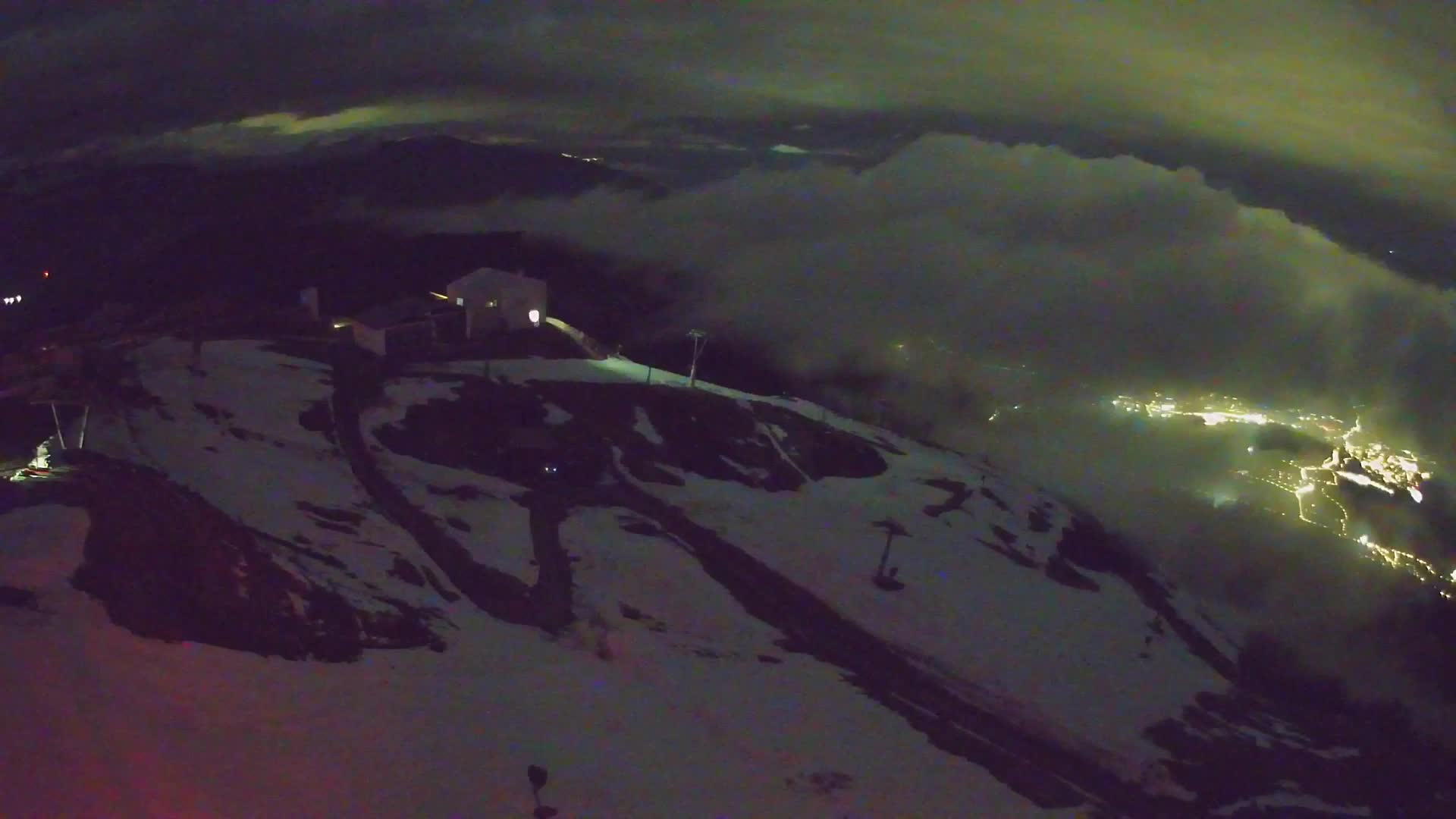 Cima estación de esquí Kronplatz | vista hacia Brunico