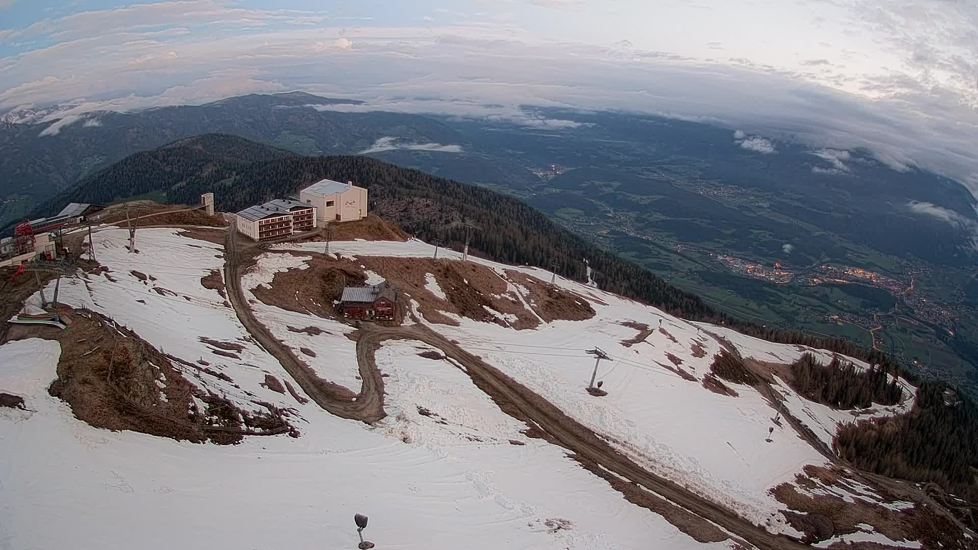 Cima estación de esquí Kronplatz | vista hacia Brunico