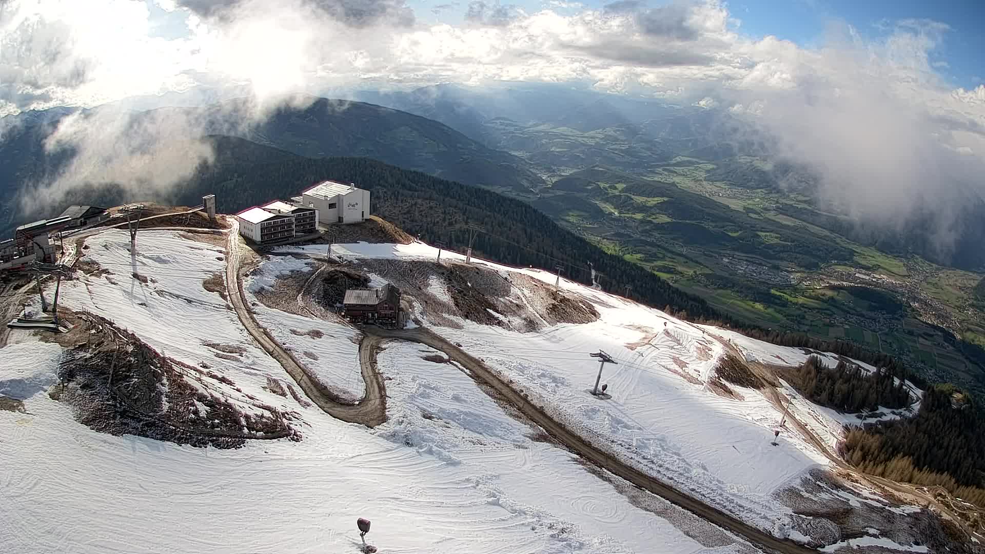 Cima estación de esquí Kronplatz | vista hacia Brunico