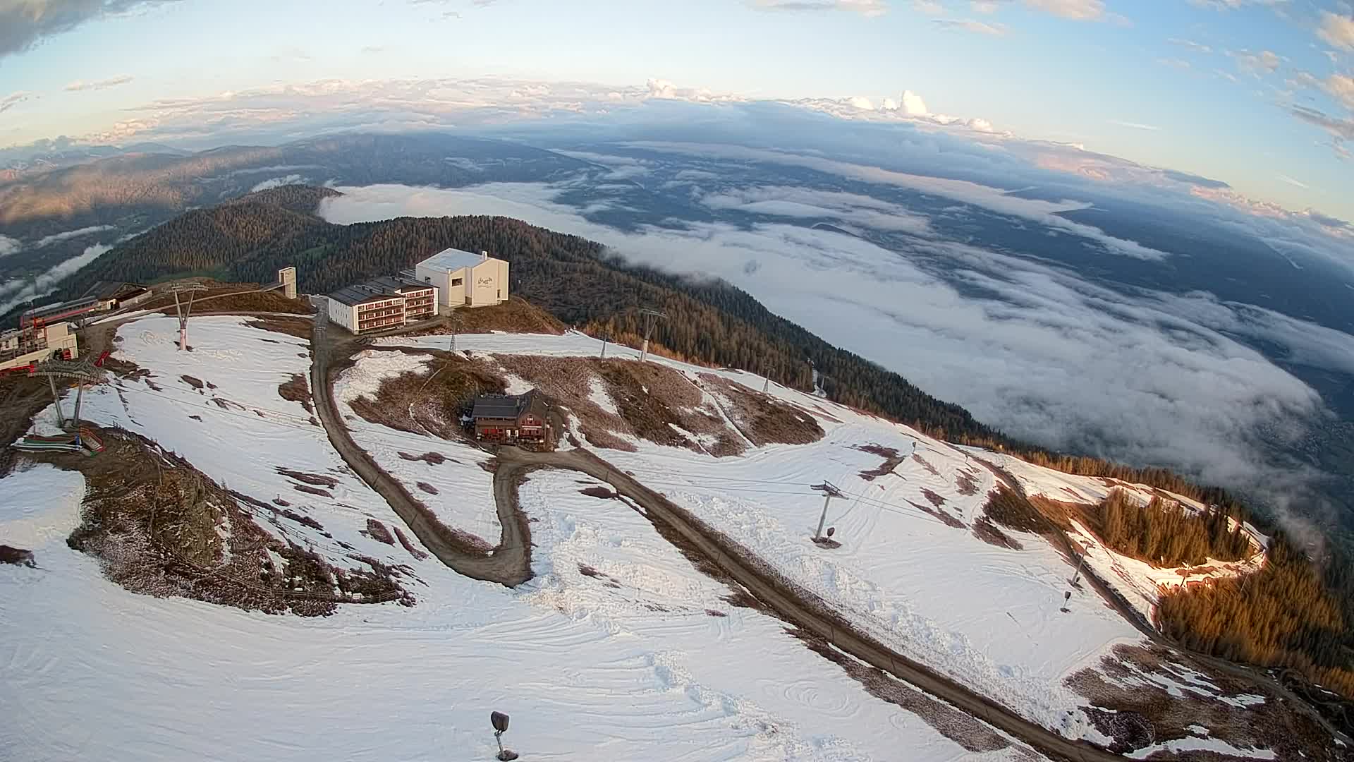 Cima estación de esquí Kronplatz | vista hacia Brunico