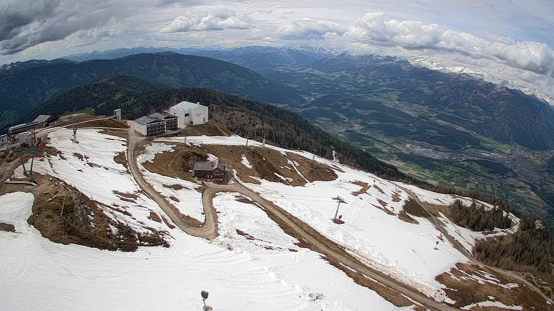 Cima estación de esquí Kronplatz | vista hacia Brunico