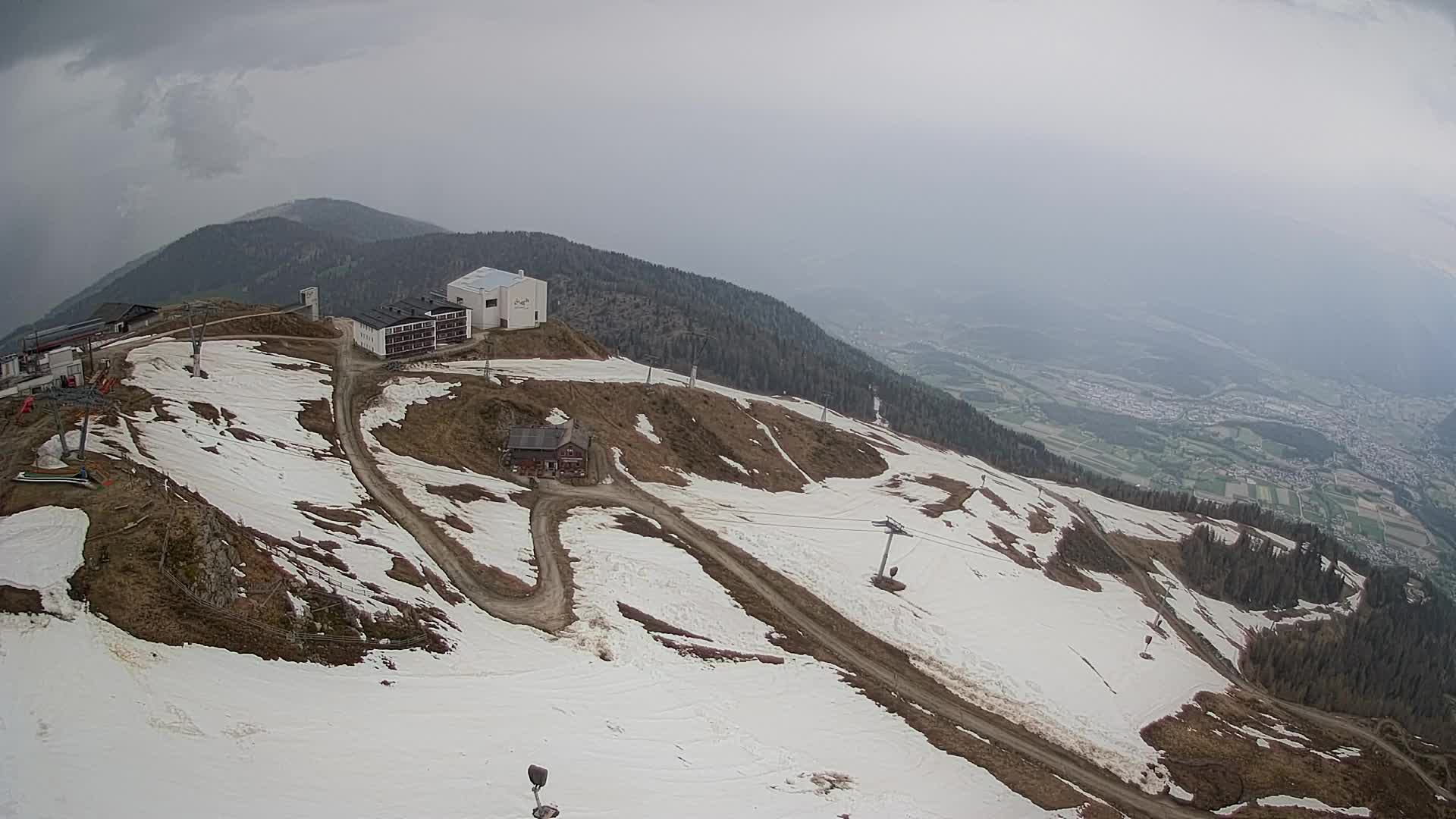 Cima estación de esquí Kronplatz | vista hacia Brunico