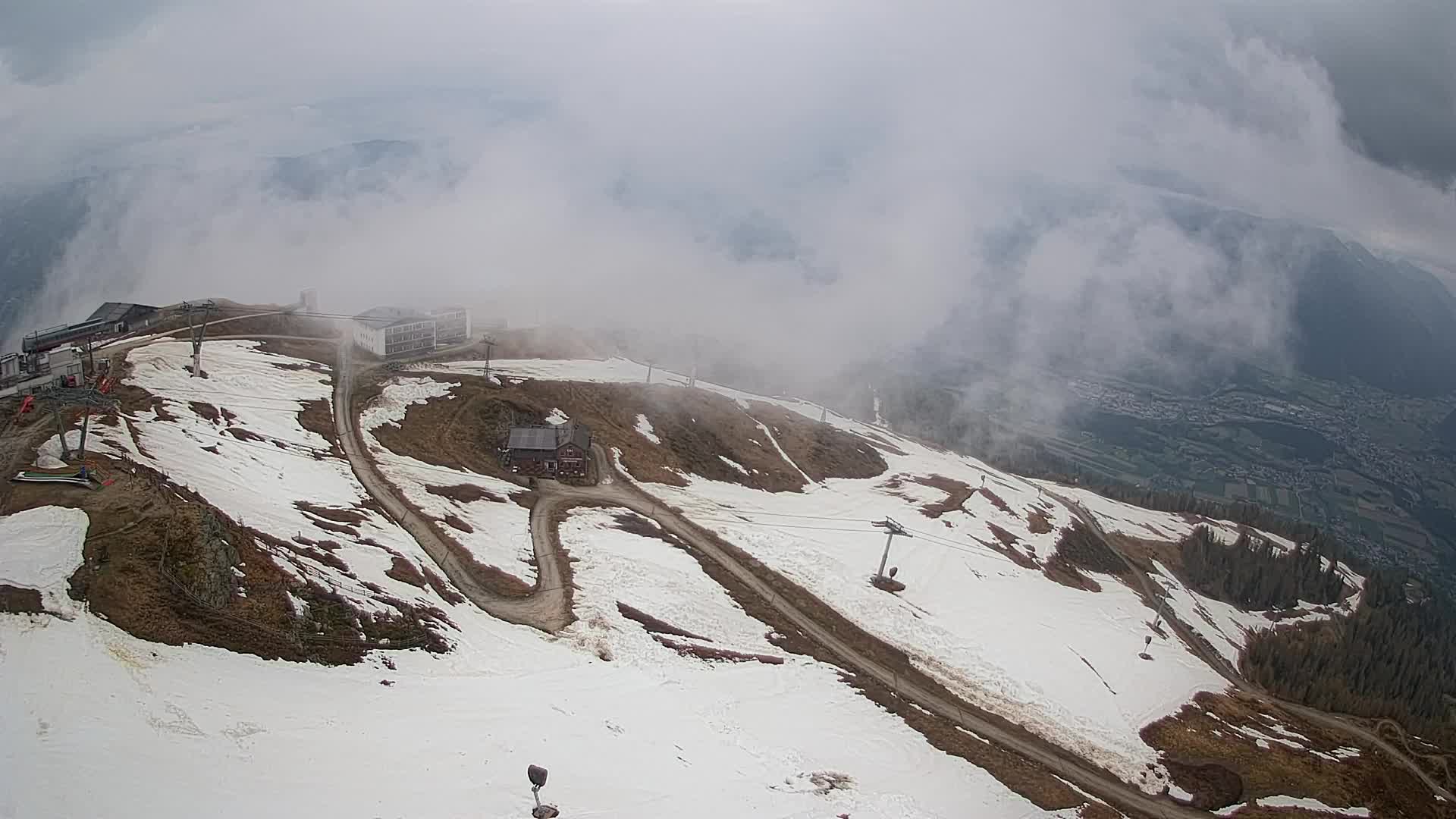 Cima estación de esquí Kronplatz | vista hacia Brunico