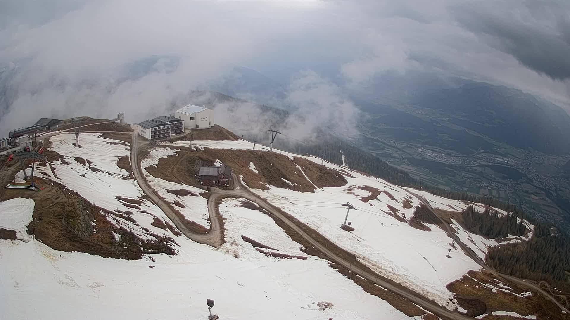 Cima estación de esquí Kronplatz | vista hacia Brunico