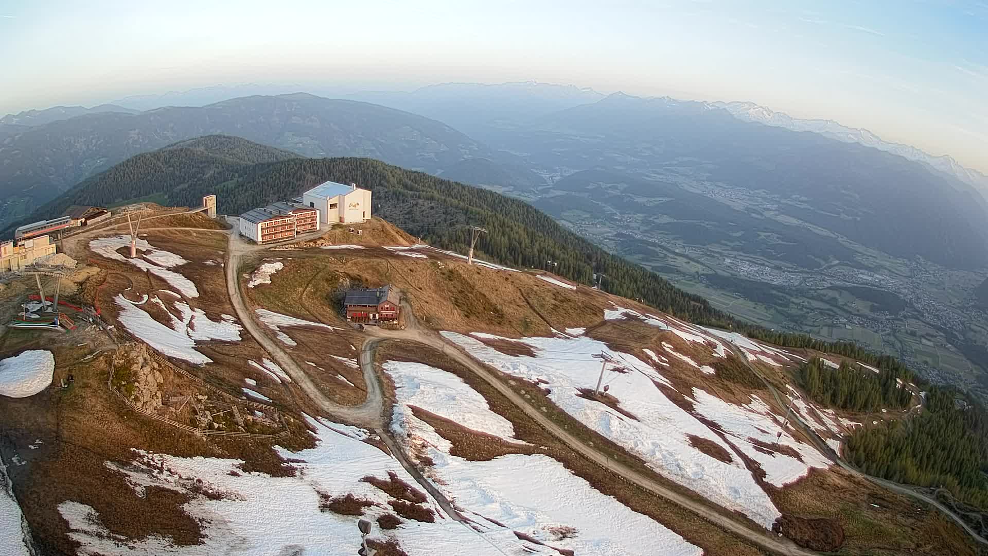 Cima estación de esquí Kronplatz | vista hacia Brunico