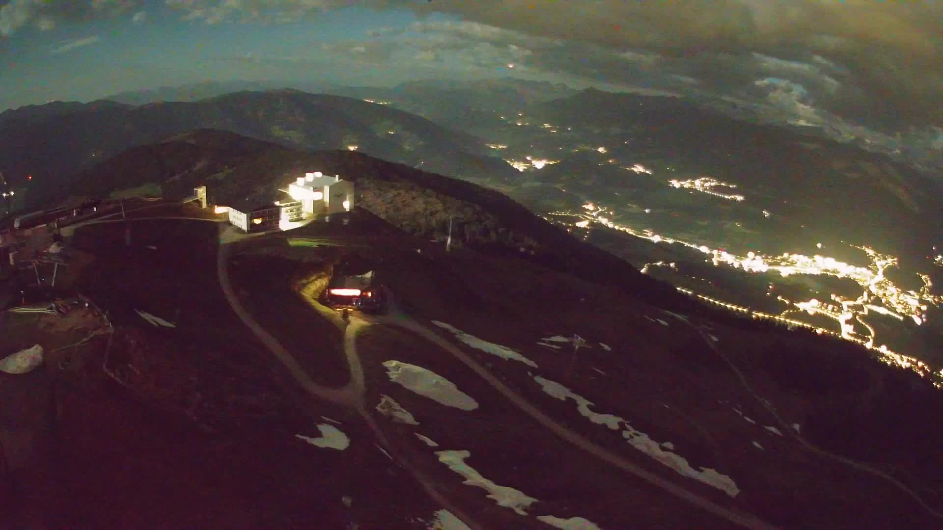 Cima estación de esquí Kronplatz | vista hacia Brunico