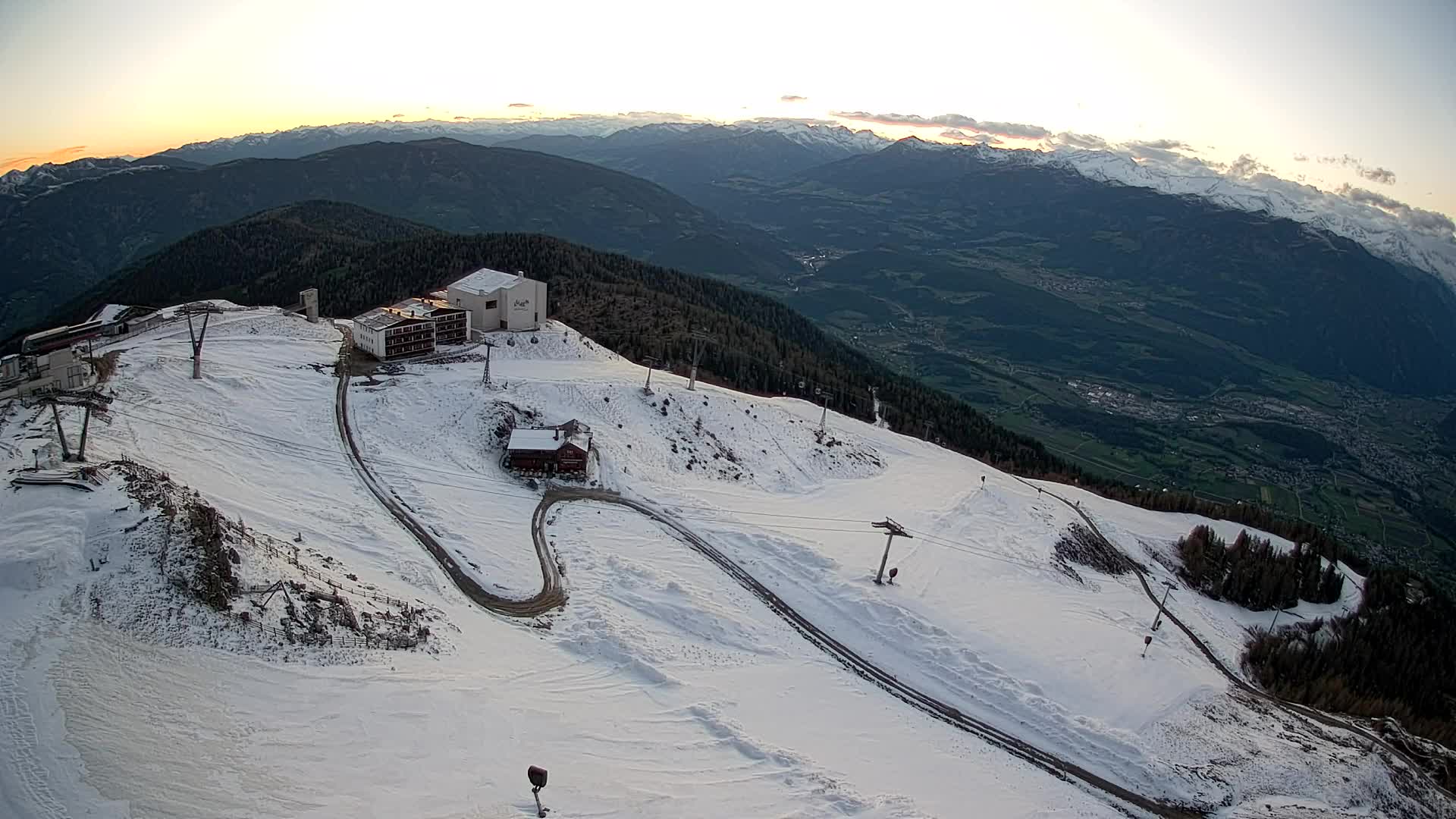 Cima estación de esquí Kronplatz | vista hacia Brunico