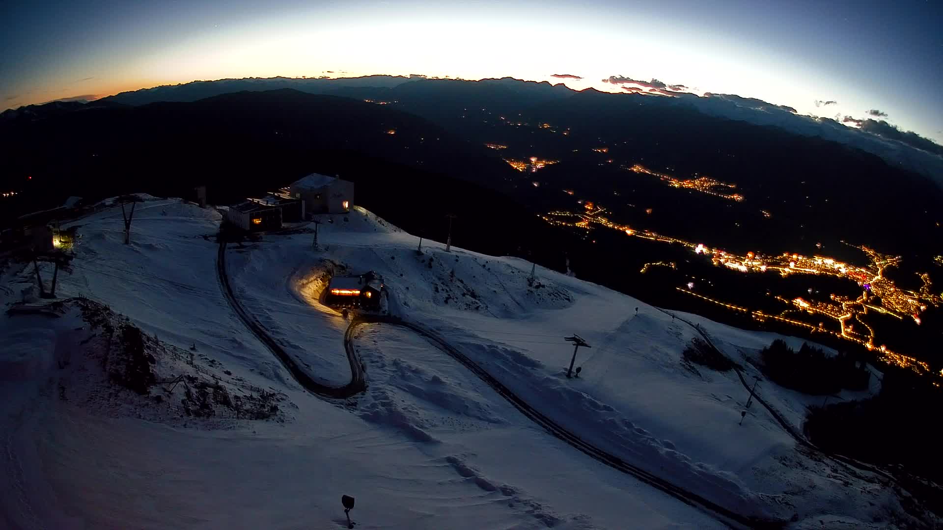 Cima estación de esquí Kronplatz | vista hacia Brunico