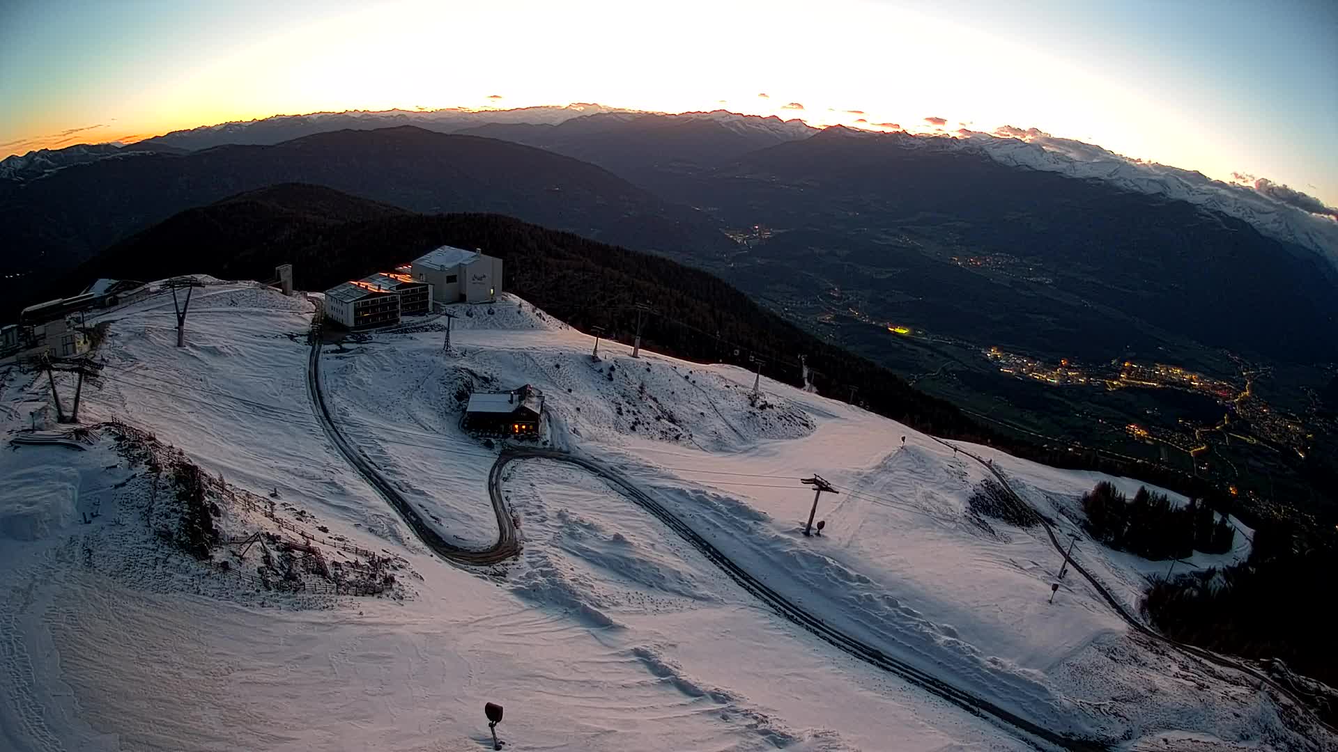 Cima estación de esquí Kronplatz | vista hacia Brunico