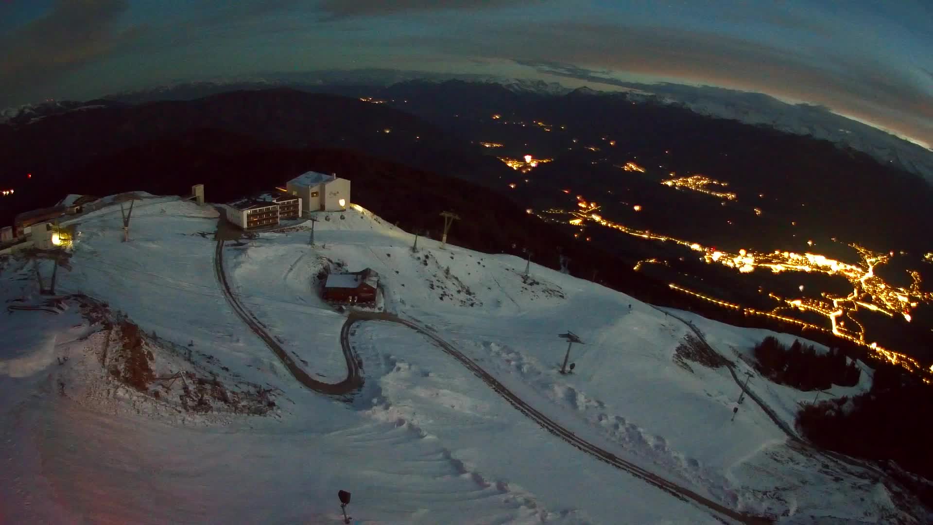 Cima estación de esquí Kronplatz | vista hacia Brunico